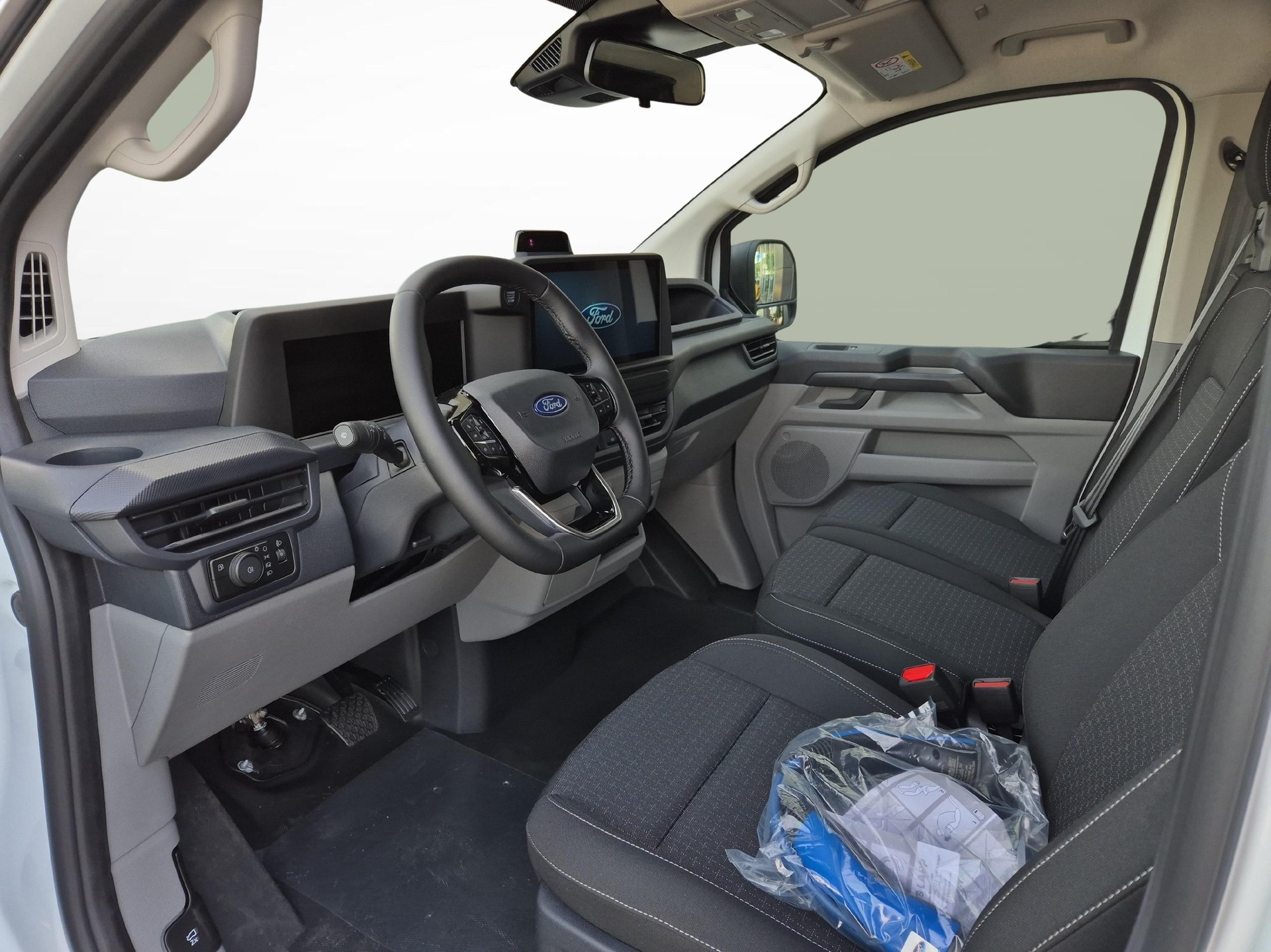 FORD Transit C Van 320 L1 2.5 Duratec 233 Trend PHEV ab 0.99% Leasing-image-3