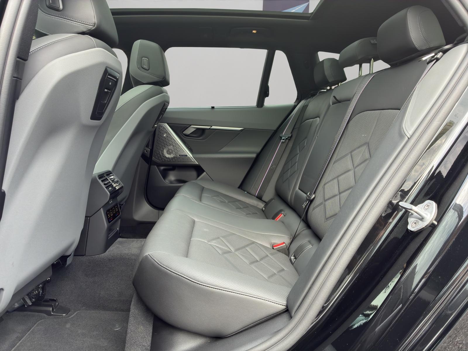 BMW 520d xDrive Touring-image-9