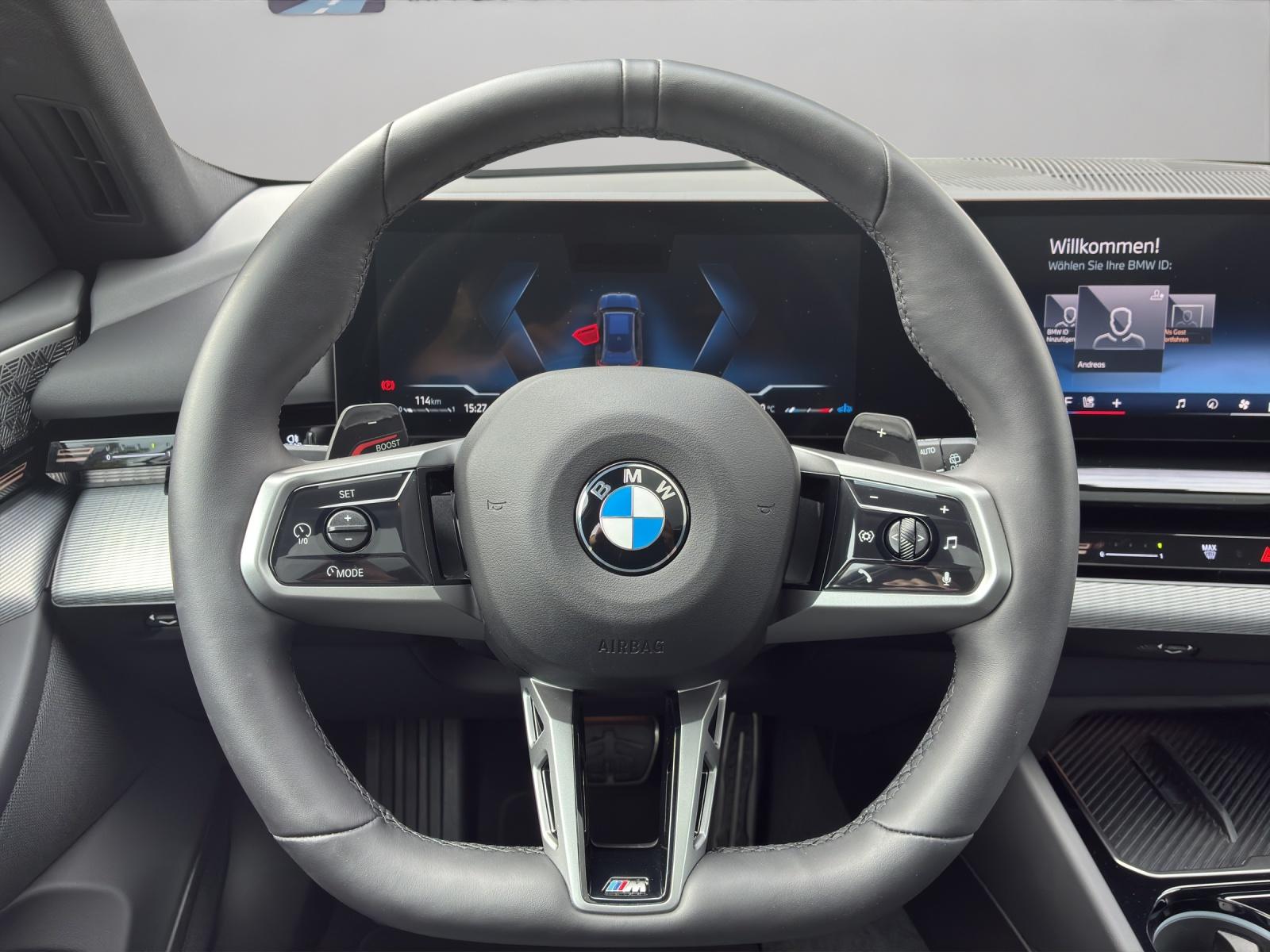 BMW 520d xDrive Touring-image-12
