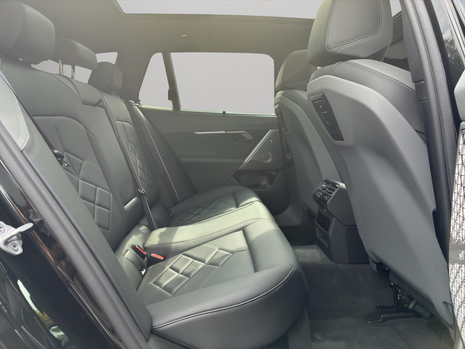 BMW 520d xDrive Touring-image-11