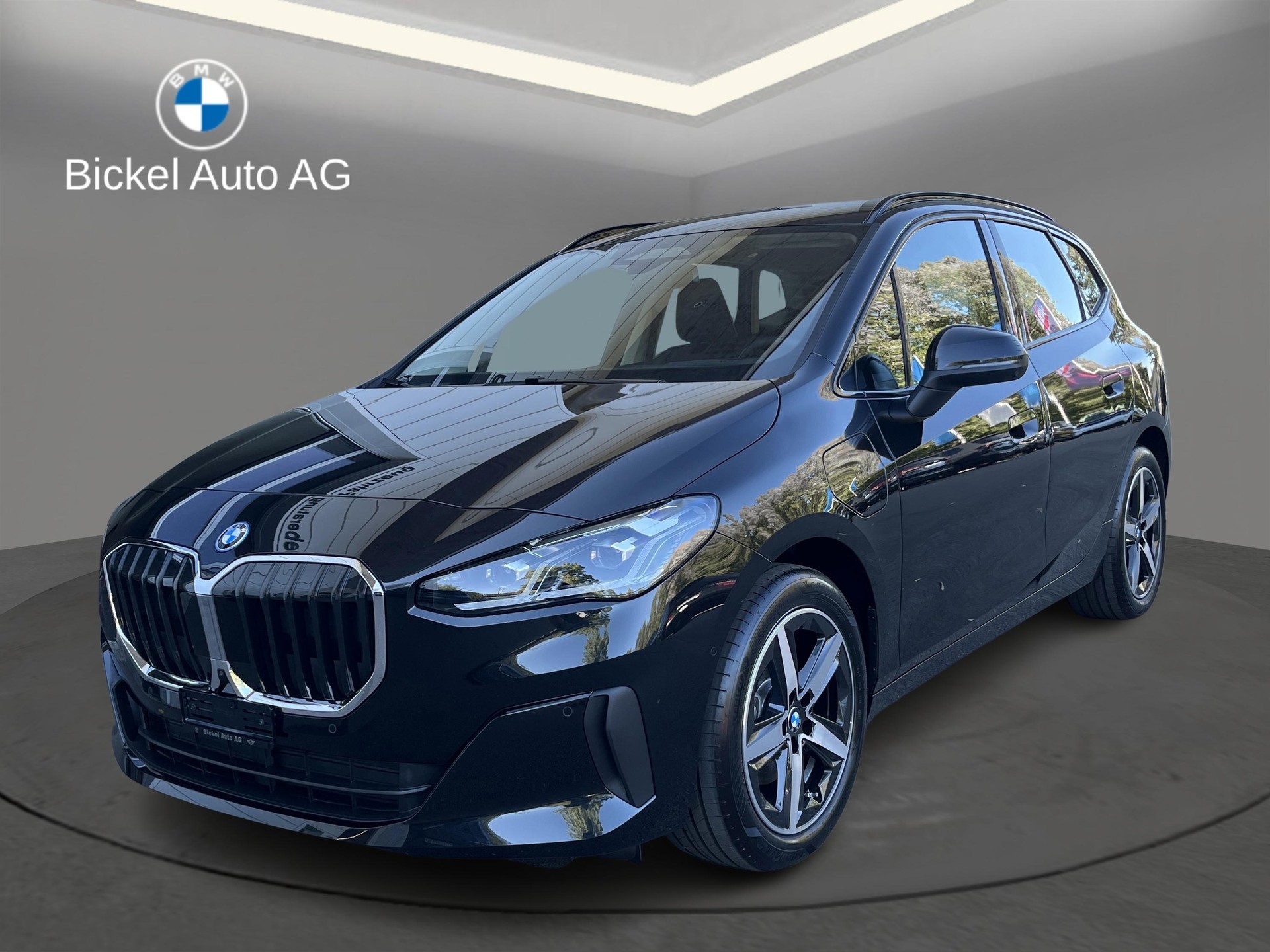 BMW 225e xDrive Active Tourer-image-0