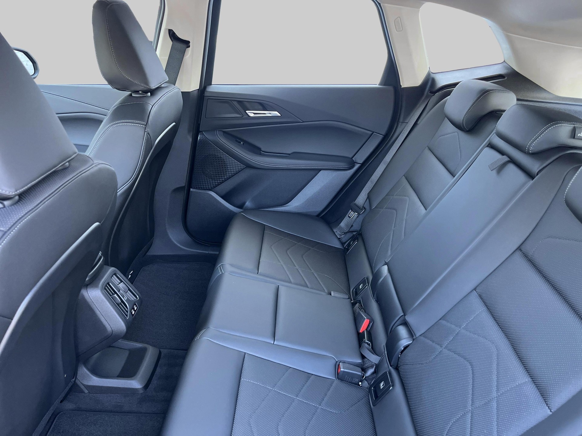 BMW 225e xDrive Active Tourer-image-16