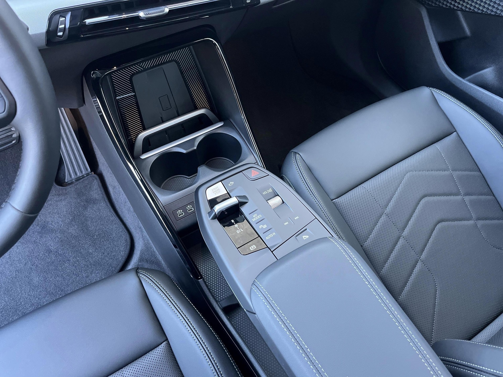 BMW 225e xDrive Active Tourer-image-9