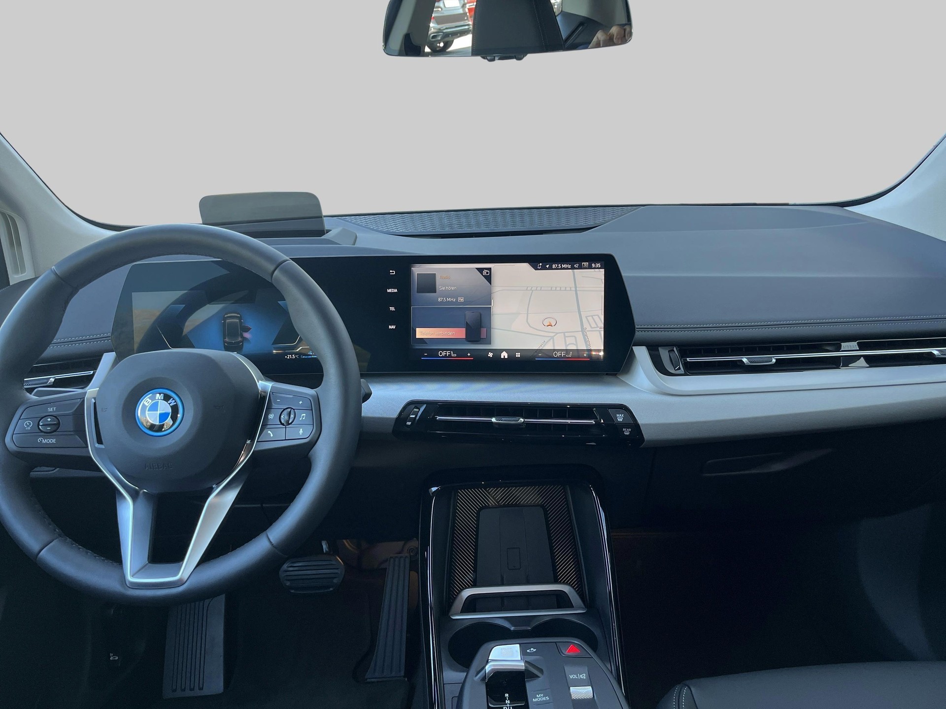 BMW 225e xDrive Active Tourer-image-8