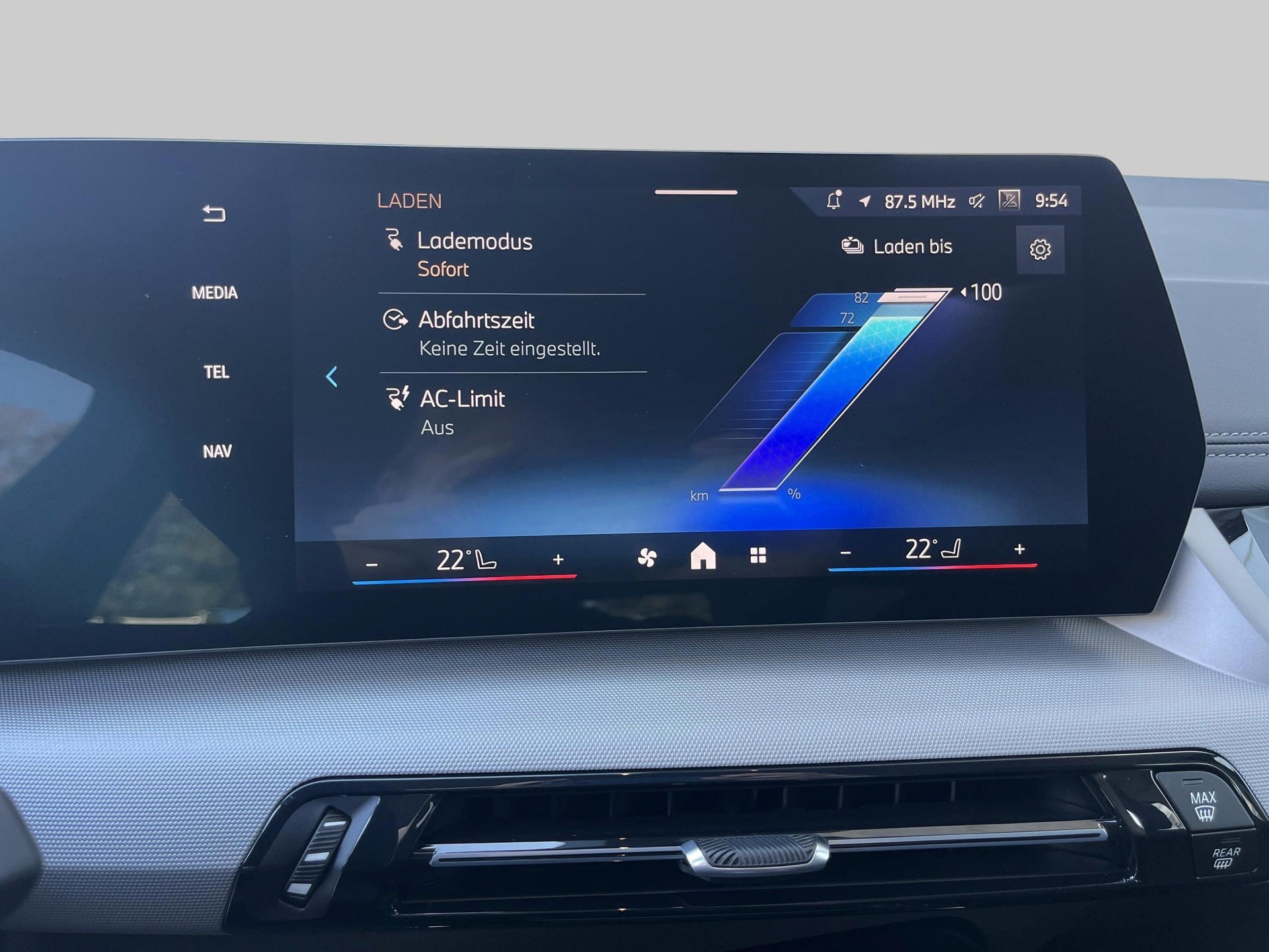 BMW 225e xDrive Active Tourer-image-11