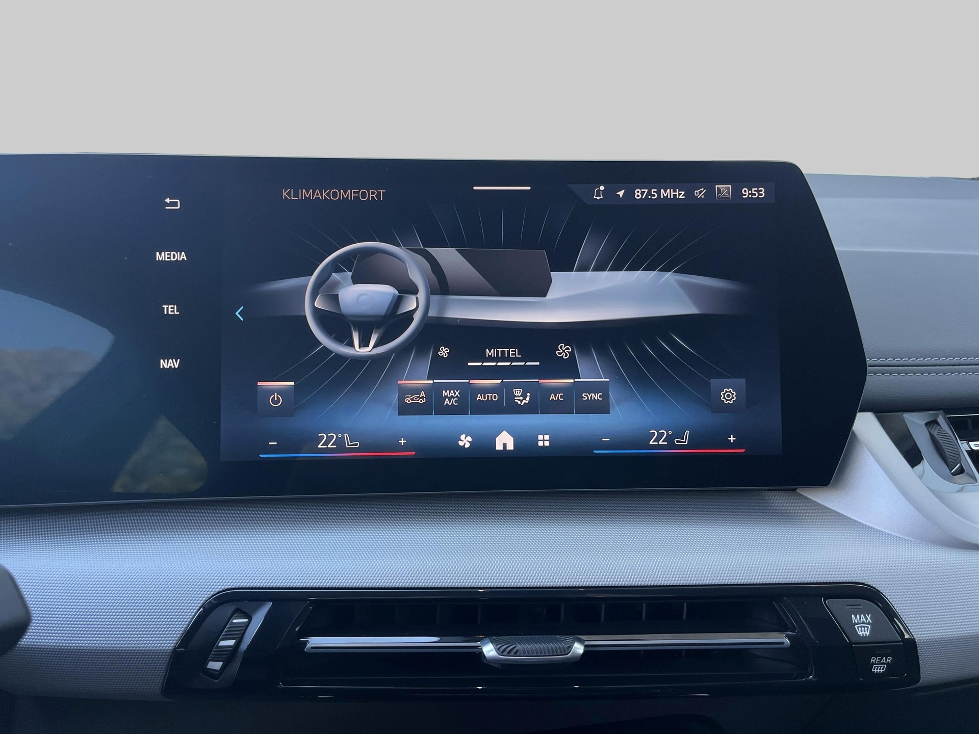 BMW 225e xDrive Active Tourer-image-13