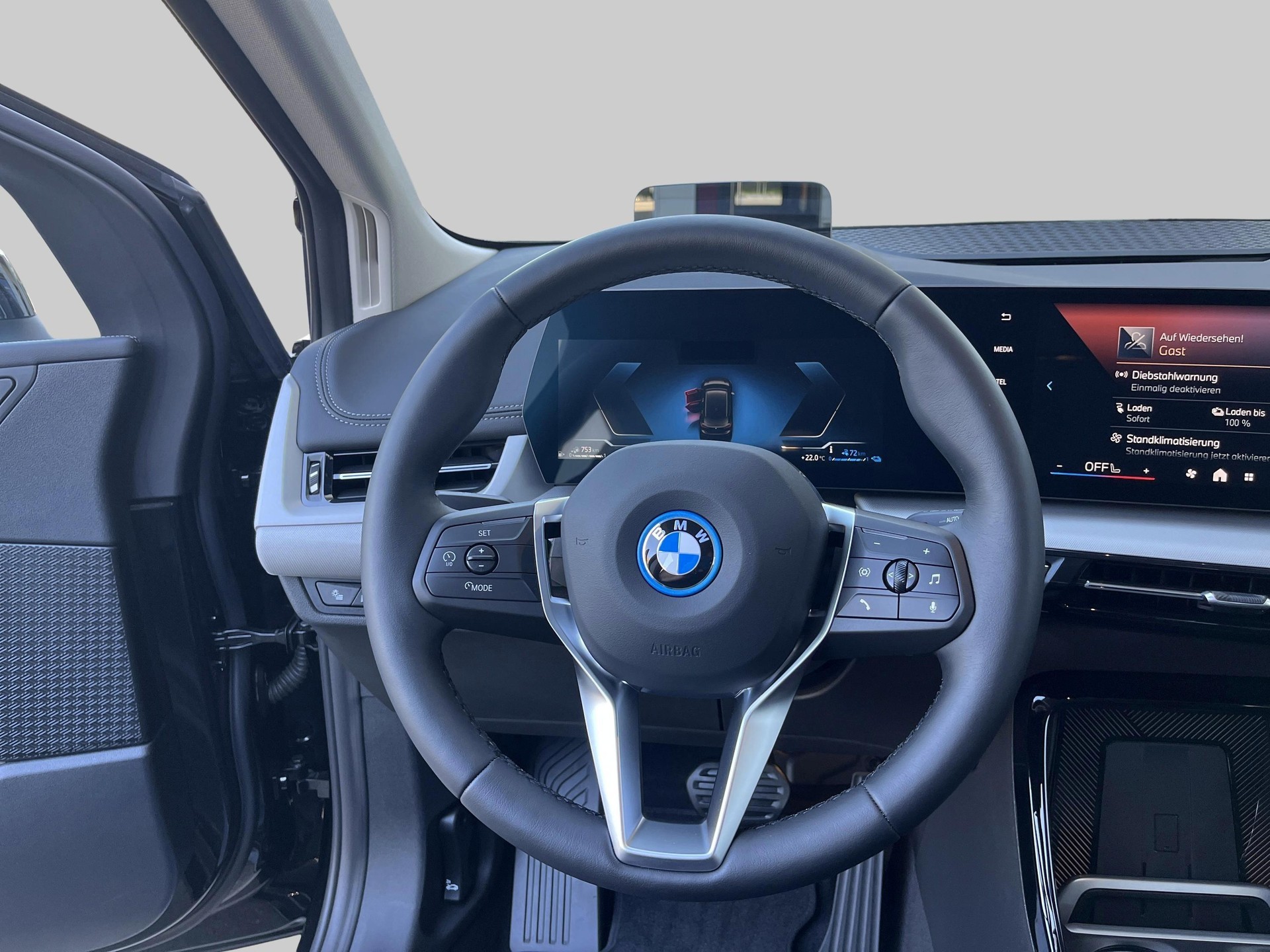 BMW 225e xDrive Active Tourer-image-14