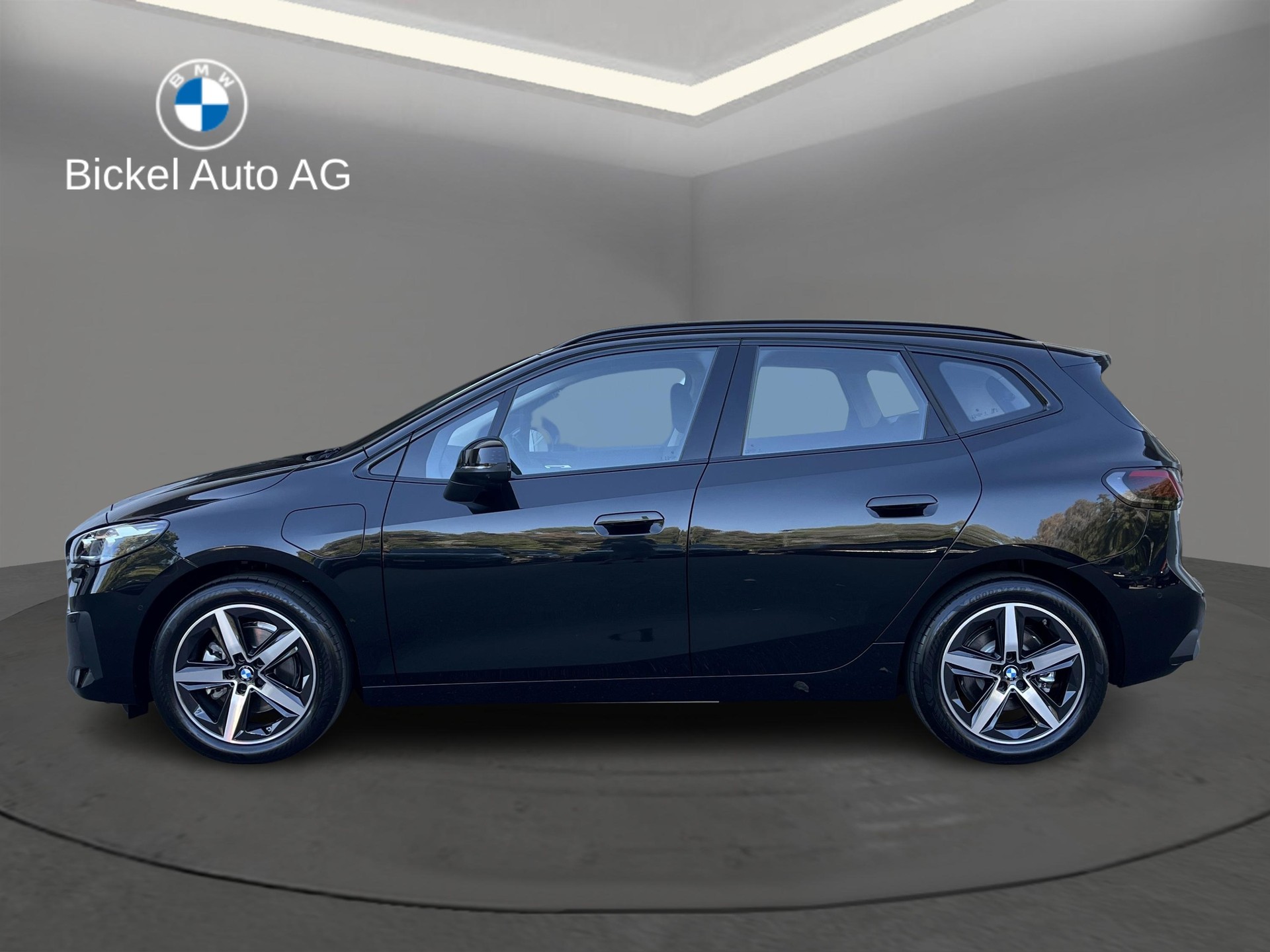 BMW 225e xDrive Active Tourer-image-2