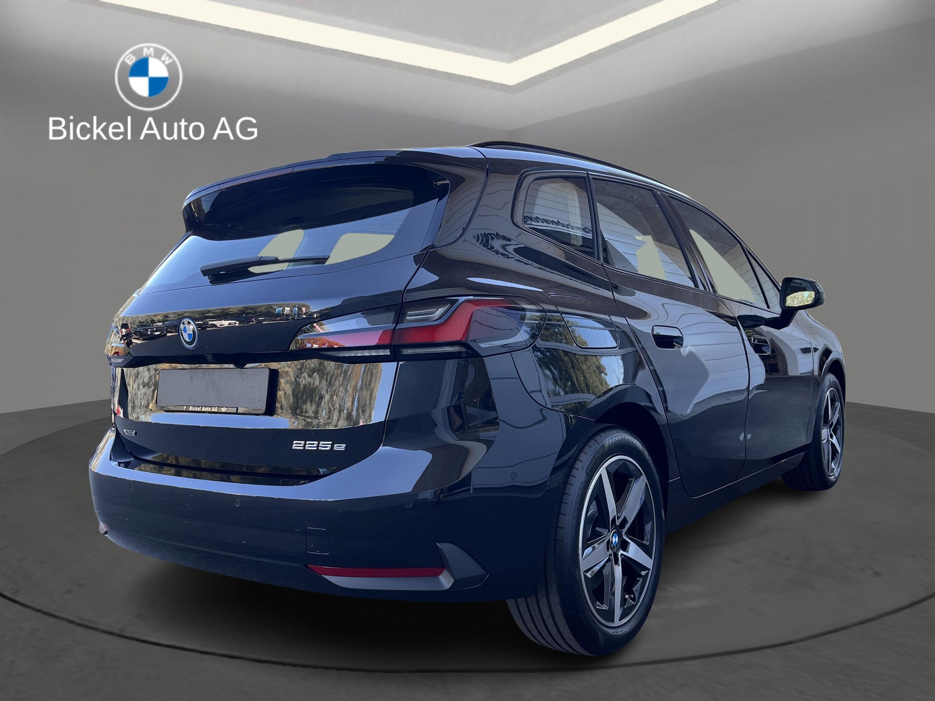 BMW 225e xDrive Active Tourer-image-1