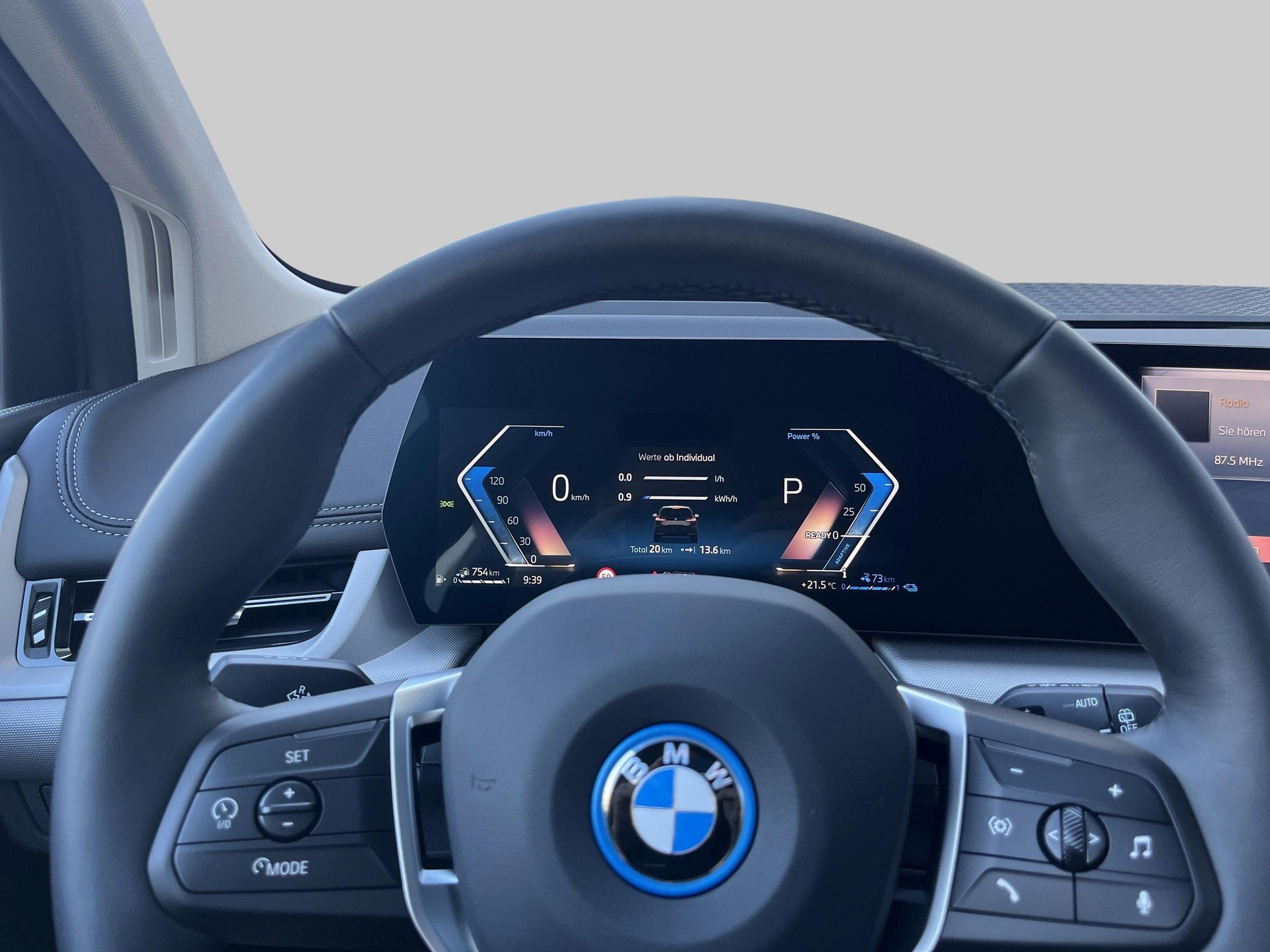BMW 225e xDrive Active Tourer-image-15