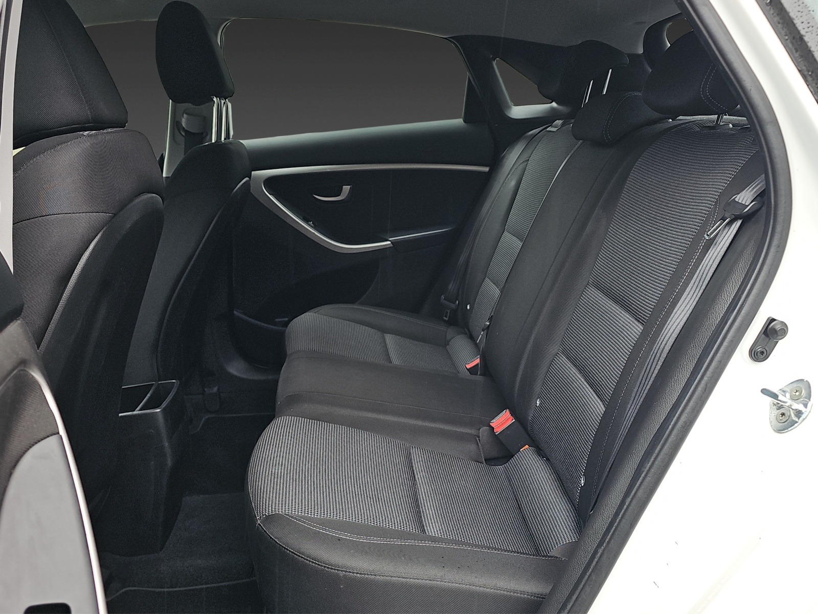 HYUNDAI i30 1.6 CRDi Vertex Automatic DCT-image-15