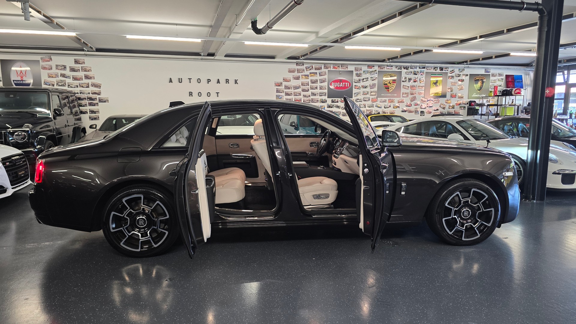 ROLLS-ROYCE Ghost 6.6 V12 Black Badge-image-24