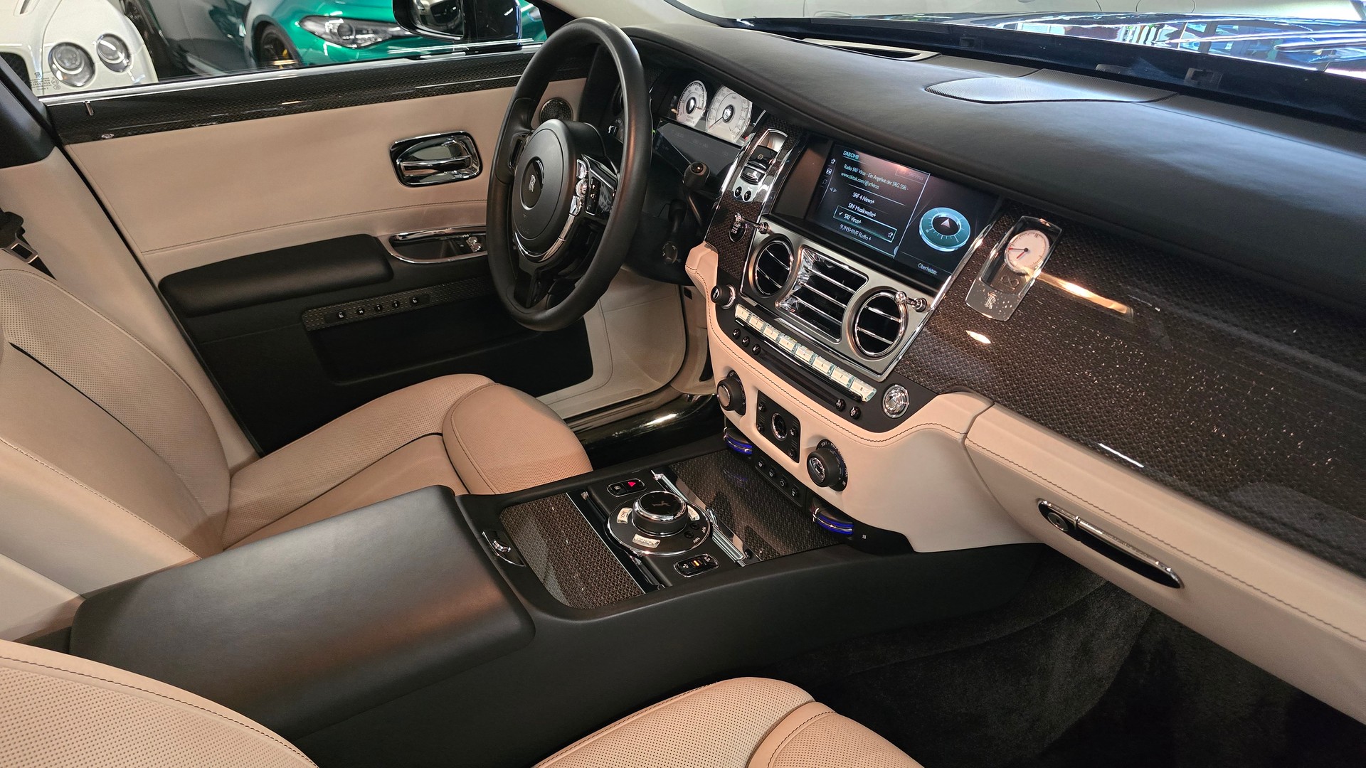 ROLLS-ROYCE Ghost 6.6 V12 Black Badge-image-19