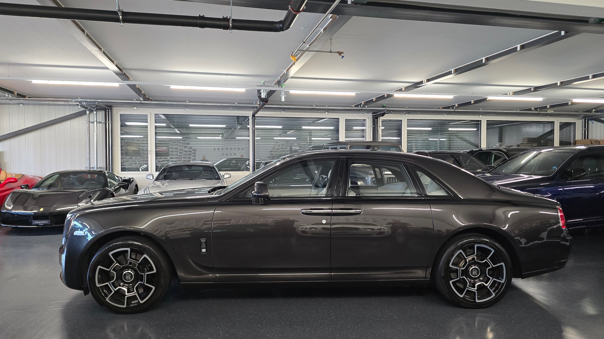 ROLLS-ROYCE Ghost 6.6 V12 Black Badge-image-8