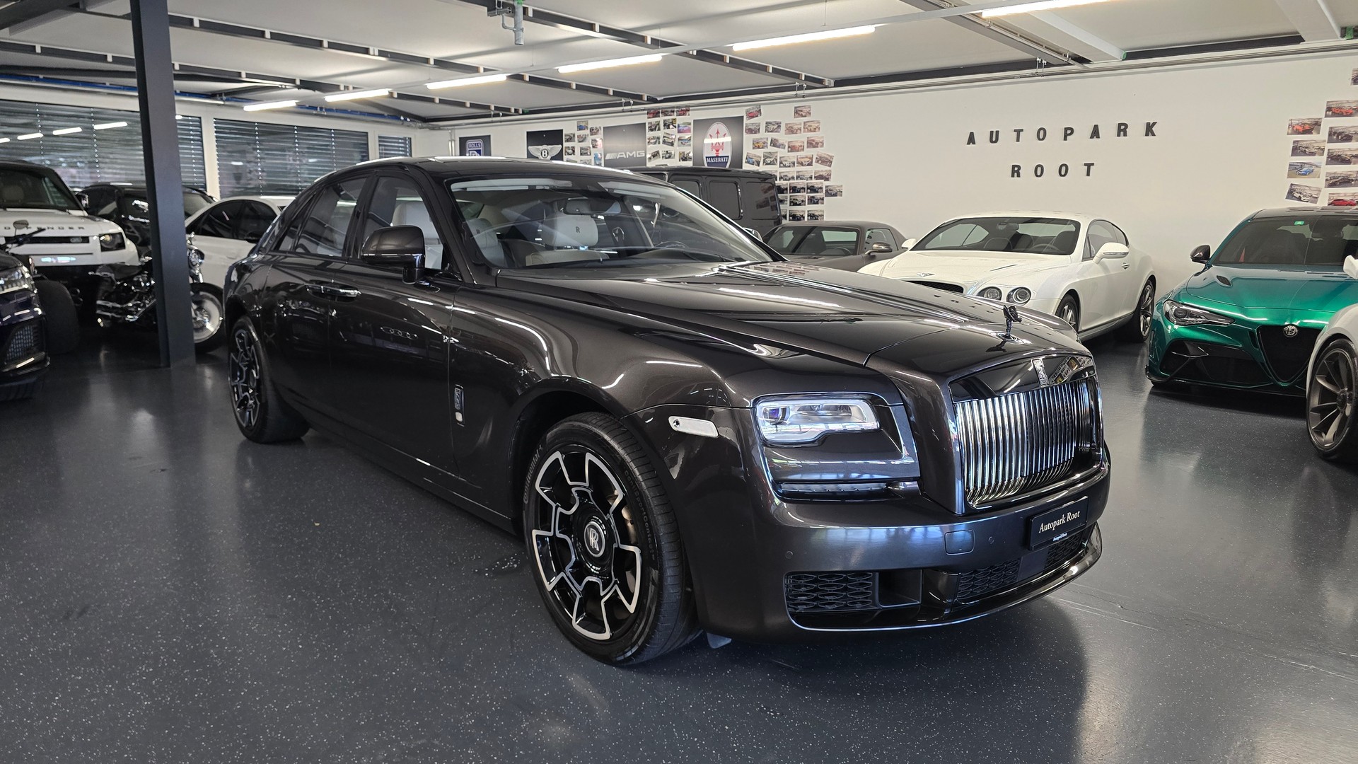 ROLLS-ROYCE Ghost 6.6 V12 Black Badge-image-11