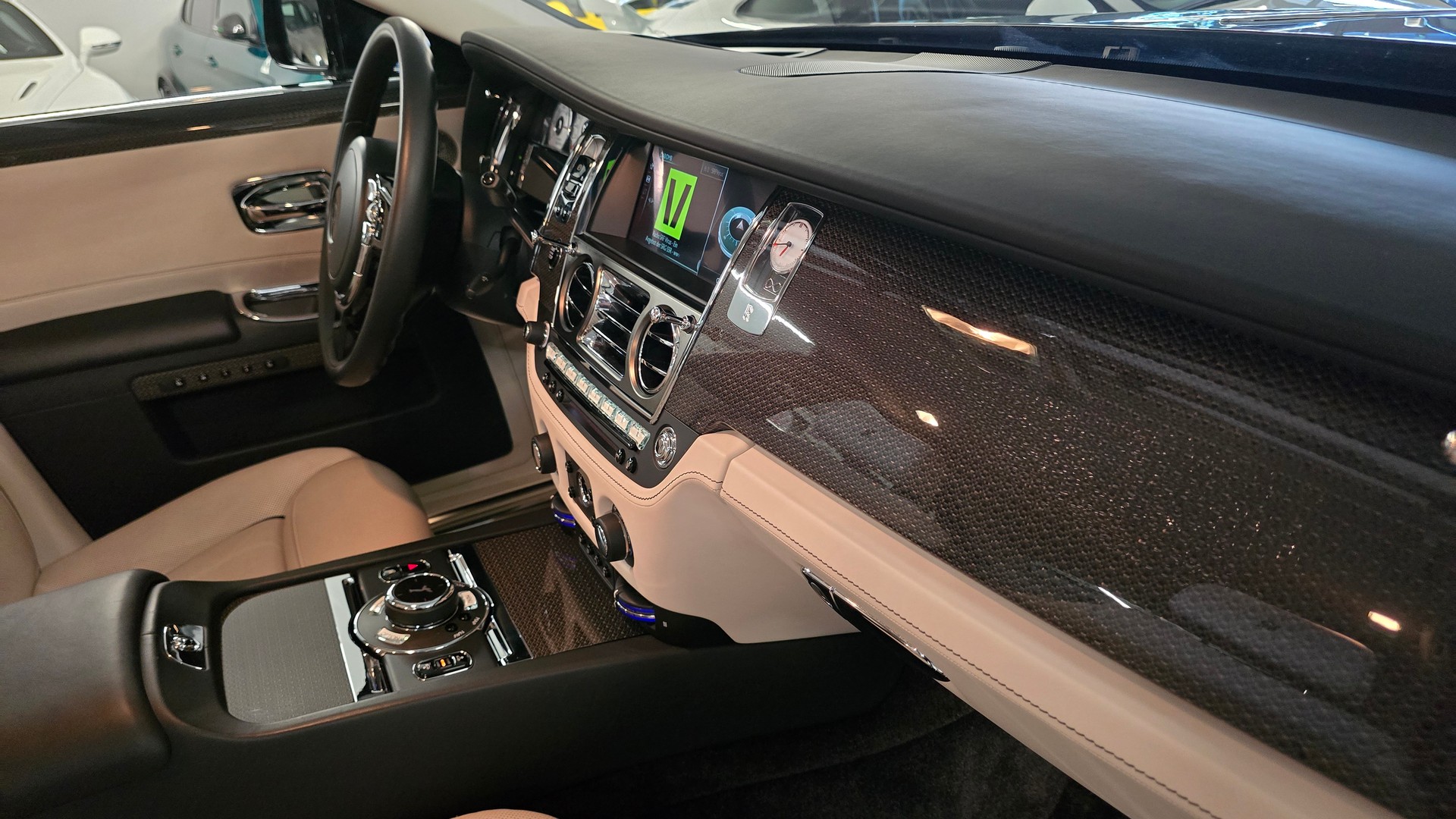 ROLLS-ROYCE Ghost 6.6 V12 Black Badge-image-18