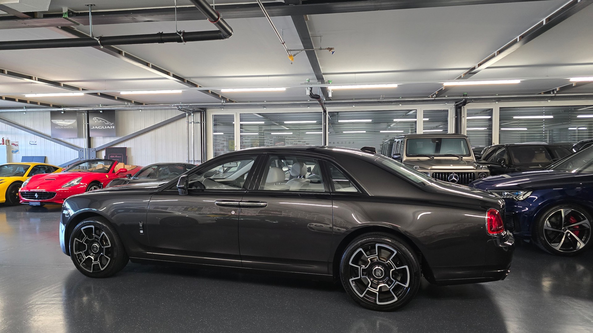 ROLLS-ROYCE Ghost 6.6 V12 Black Badge-image-7