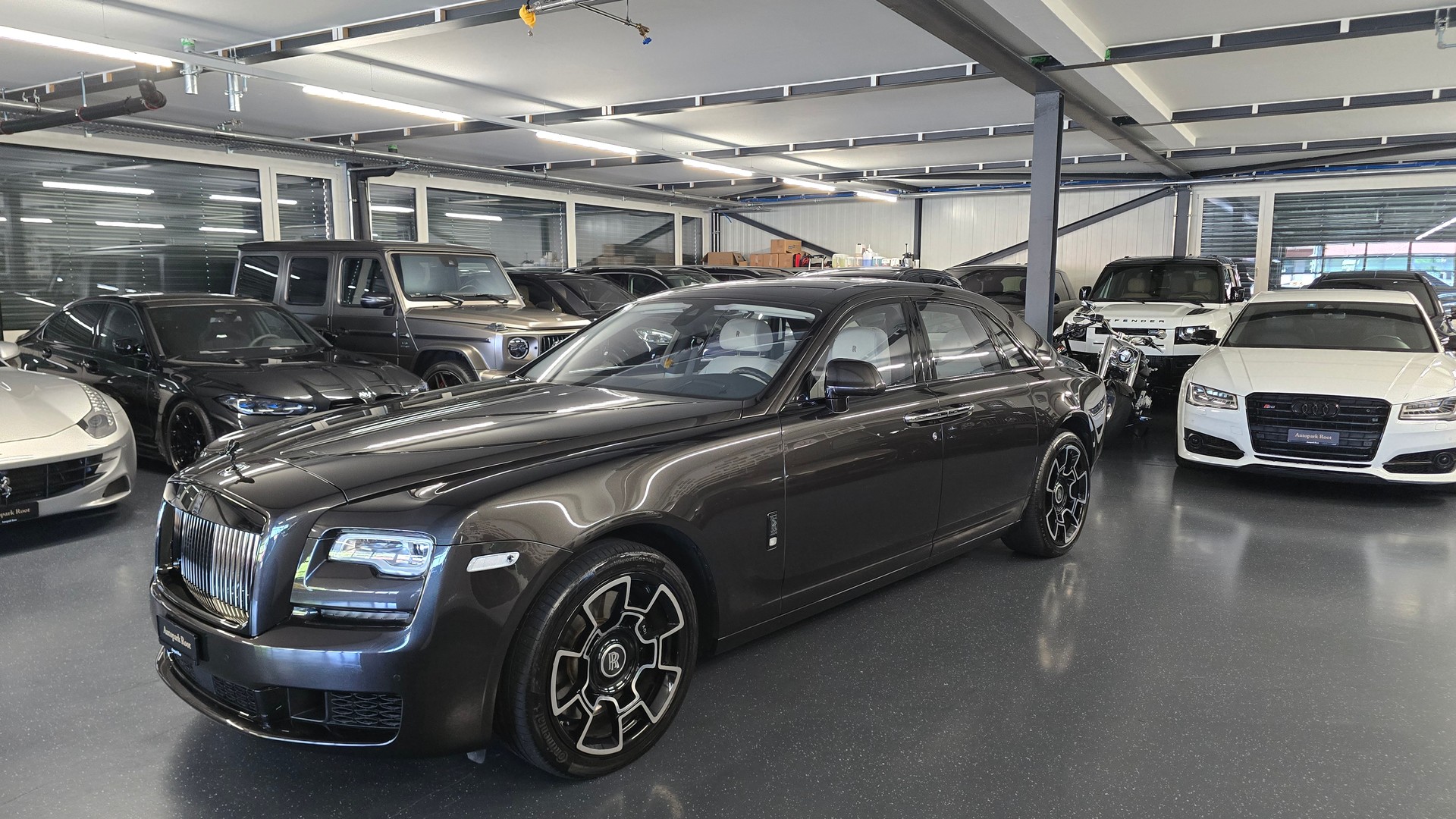 ROLLS-ROYCE Ghost 6.6 V12 Black Badge-image-10