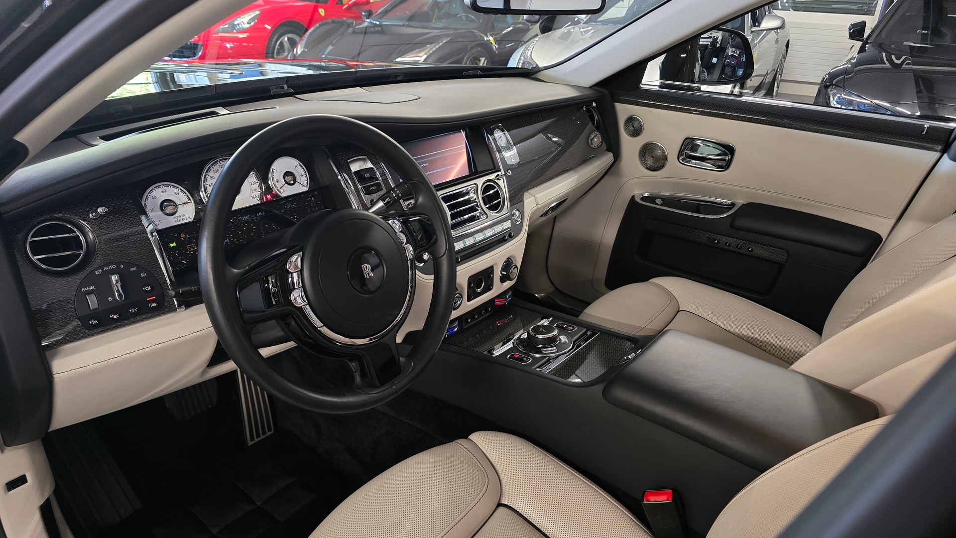 ROLLS-ROYCE Ghost 6.6 V12 Black Badge-image-12