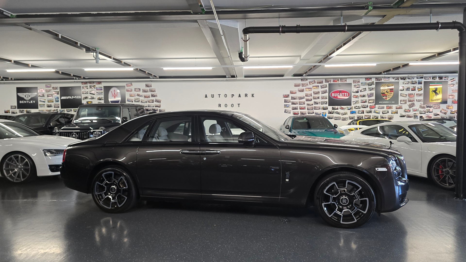 ROLLS-ROYCE Ghost 6.6 V12 Black Badge-showroom-element-3