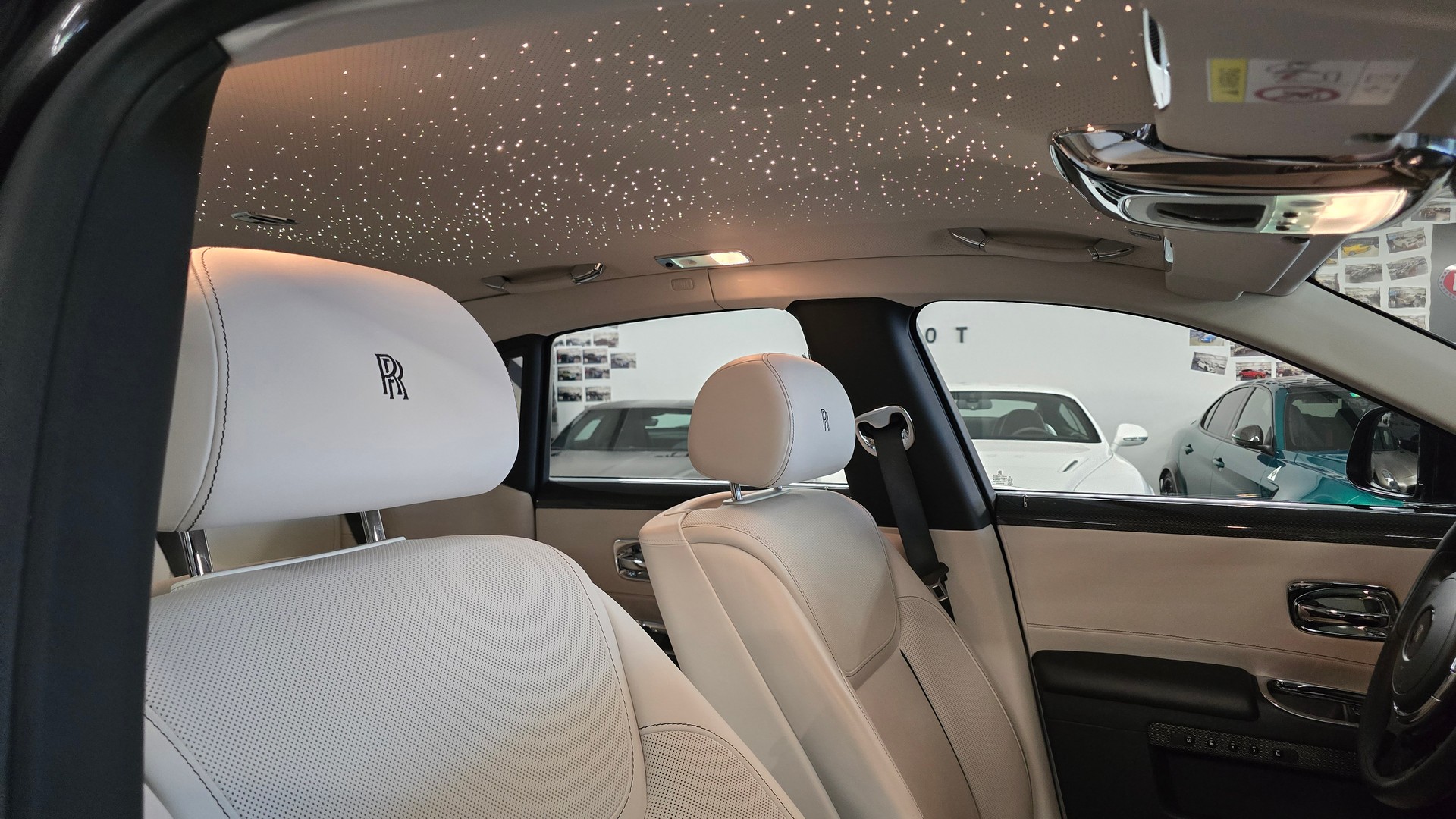 ROLLS-ROYCE Ghost 6.6 V12 Black Badge-image-21