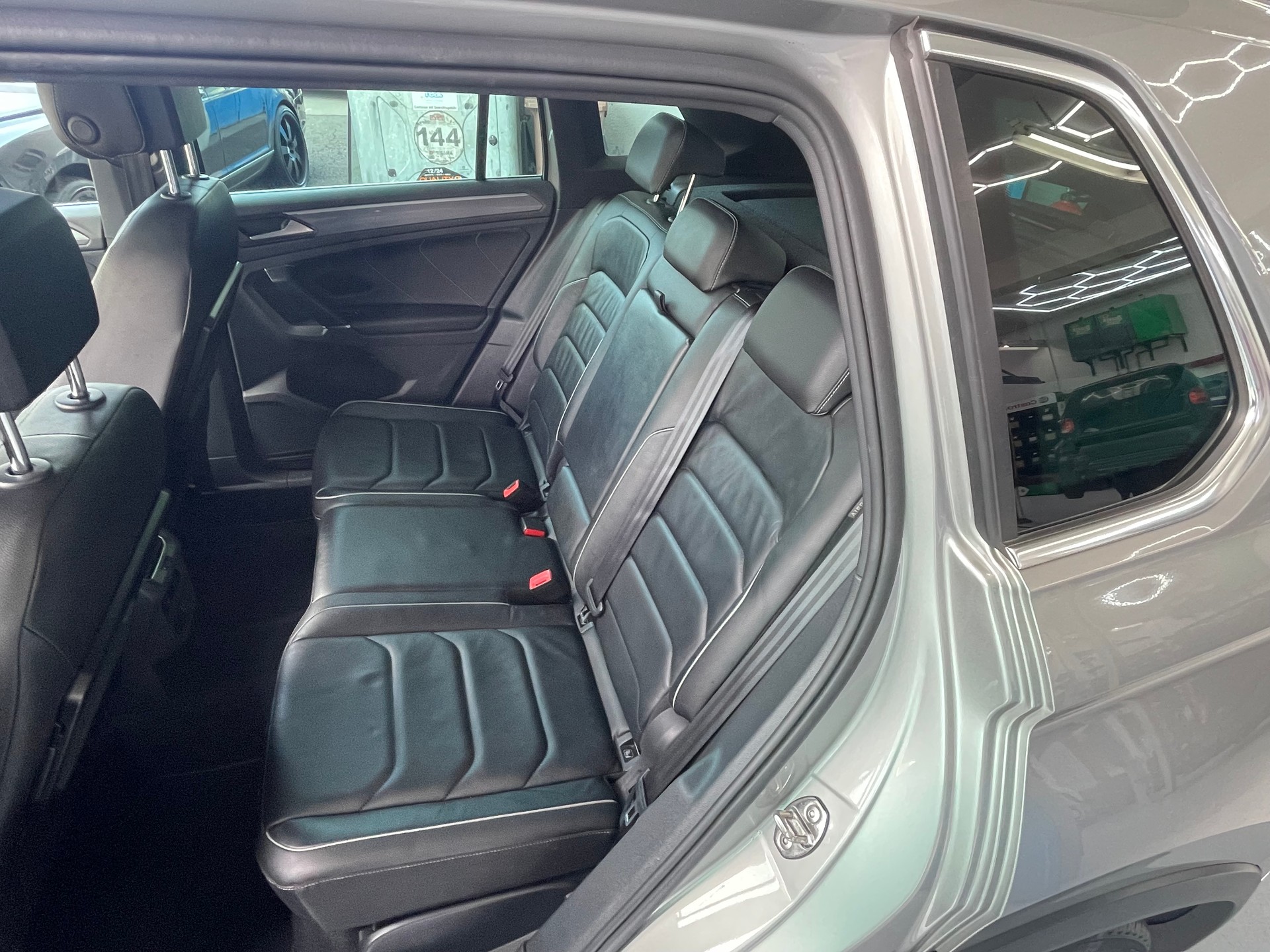 VW Tiguan 2.0TSI R-Line Highline 4Motion DSG-image-7