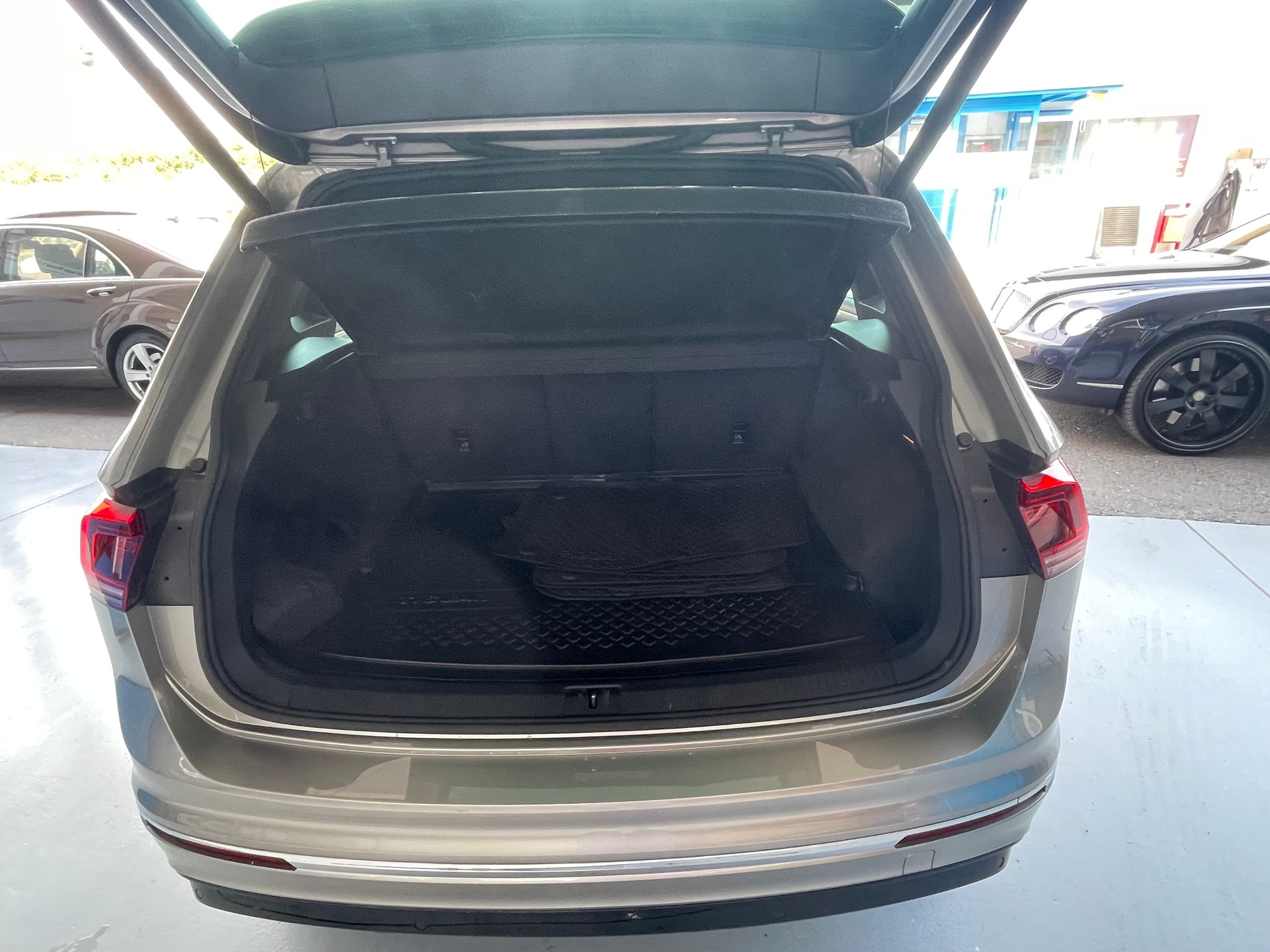 VW Tiguan 2.0TSI R-Line Highline 4Motion DSG-image-11