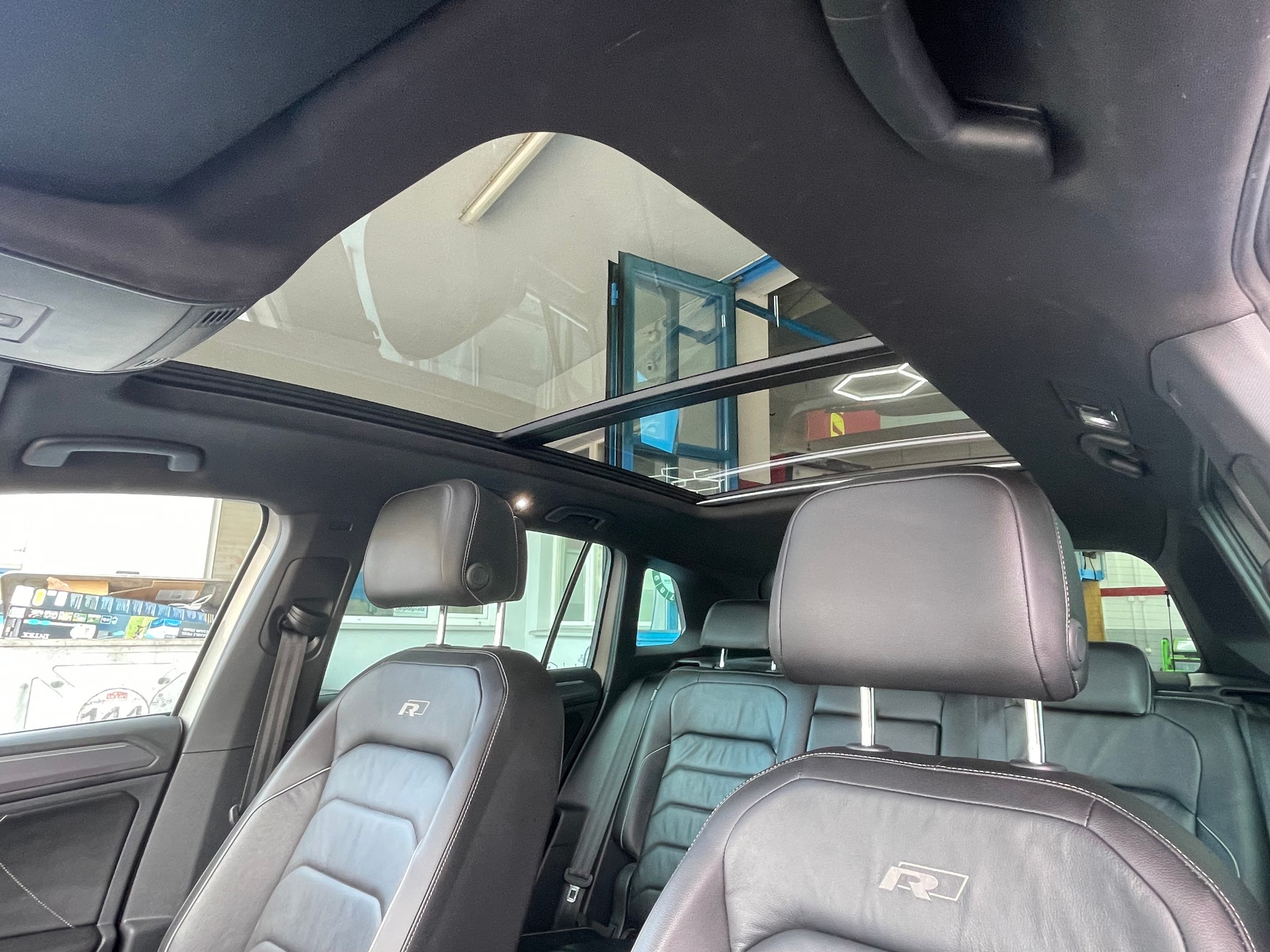 VW Tiguan 2.0TSI R-Line Highline 4Motion DSG-image-13