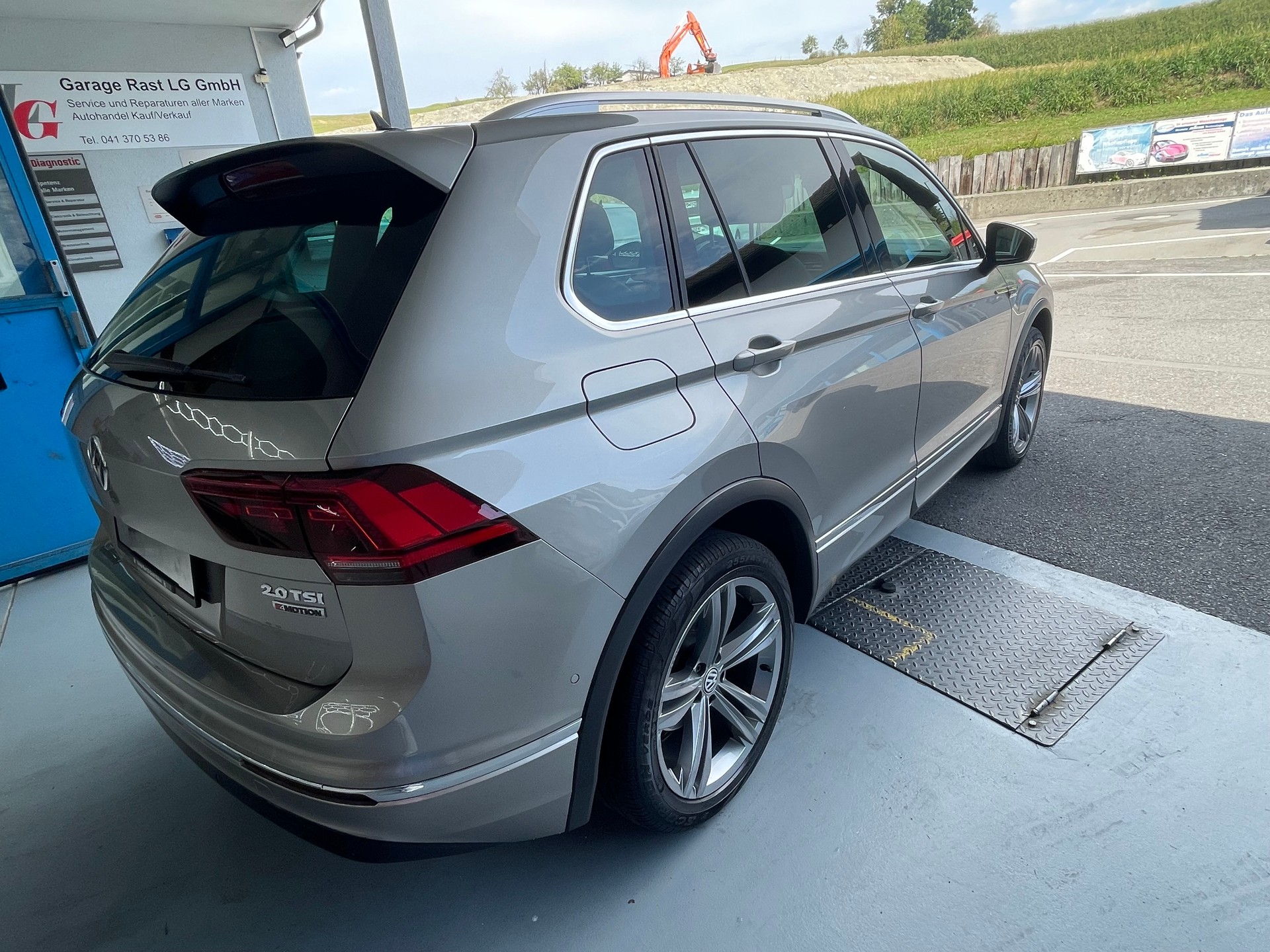 VW Tiguan 2.0TSI R-Line Highline 4Motion DSG-image-4