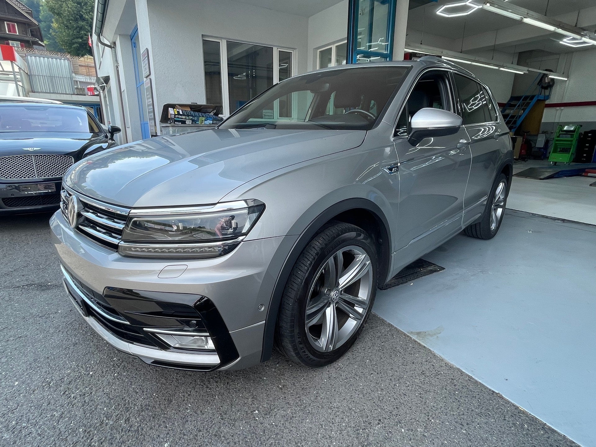 VW Tiguan 2.0TSI R-Line Highline 4Motion DSG-image-1