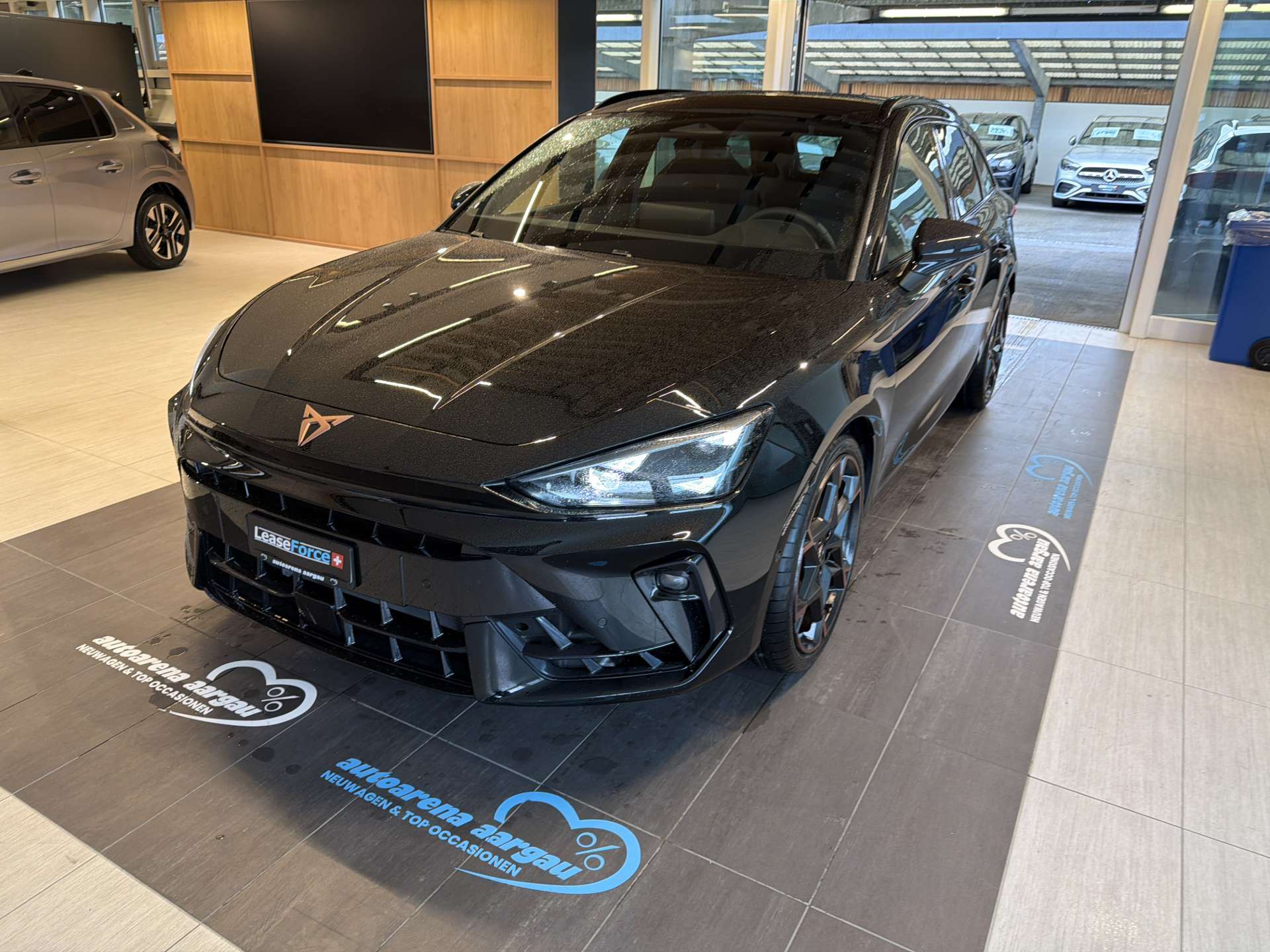 CUPRA LEON ST 2.0 TSi VZ 333PS 4Drive DSG-Automat-image-0