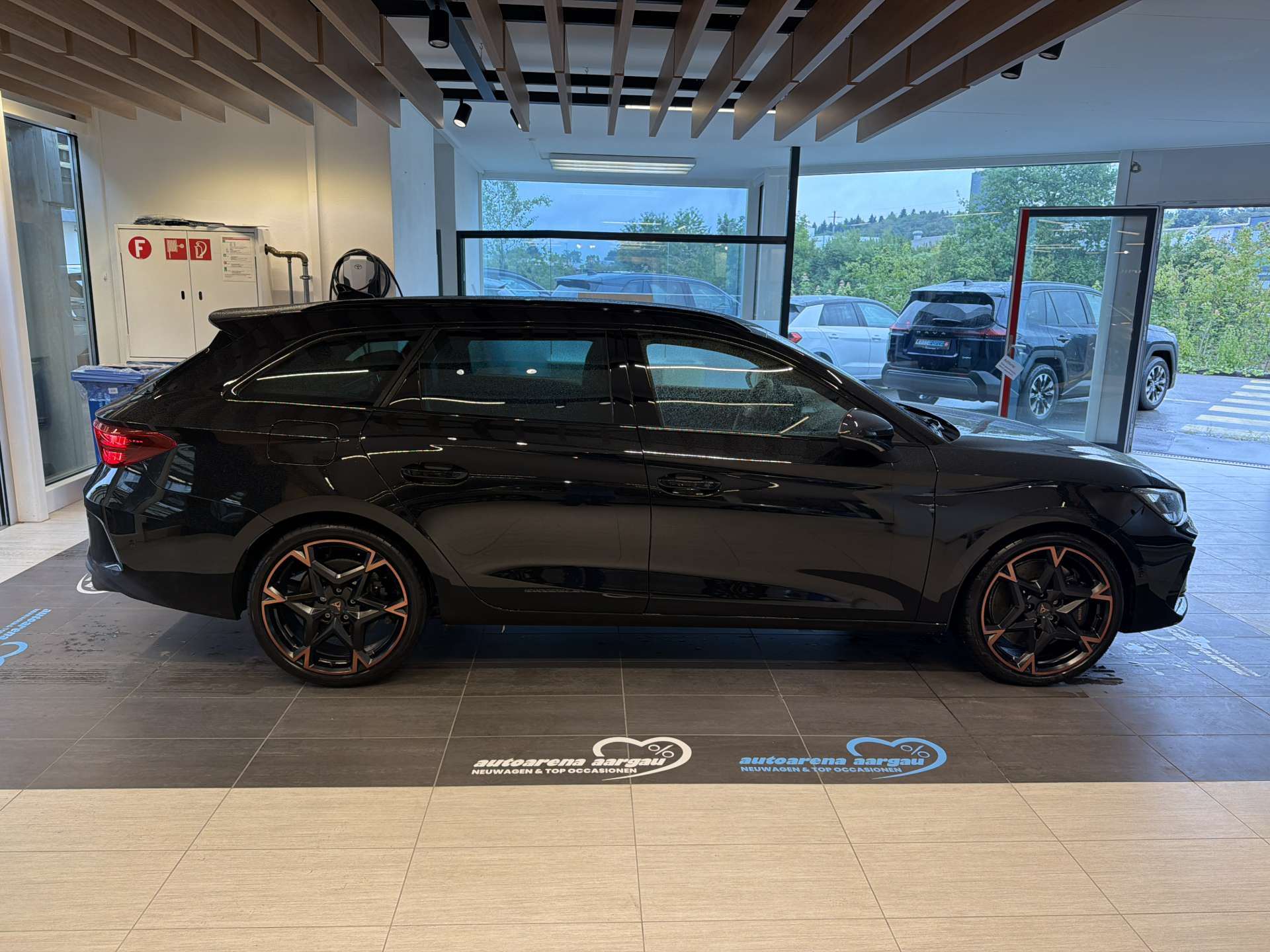CUPRA LEON ST 2.0 TSi VZ 333PS 4Drive DSG-Automat-image-11