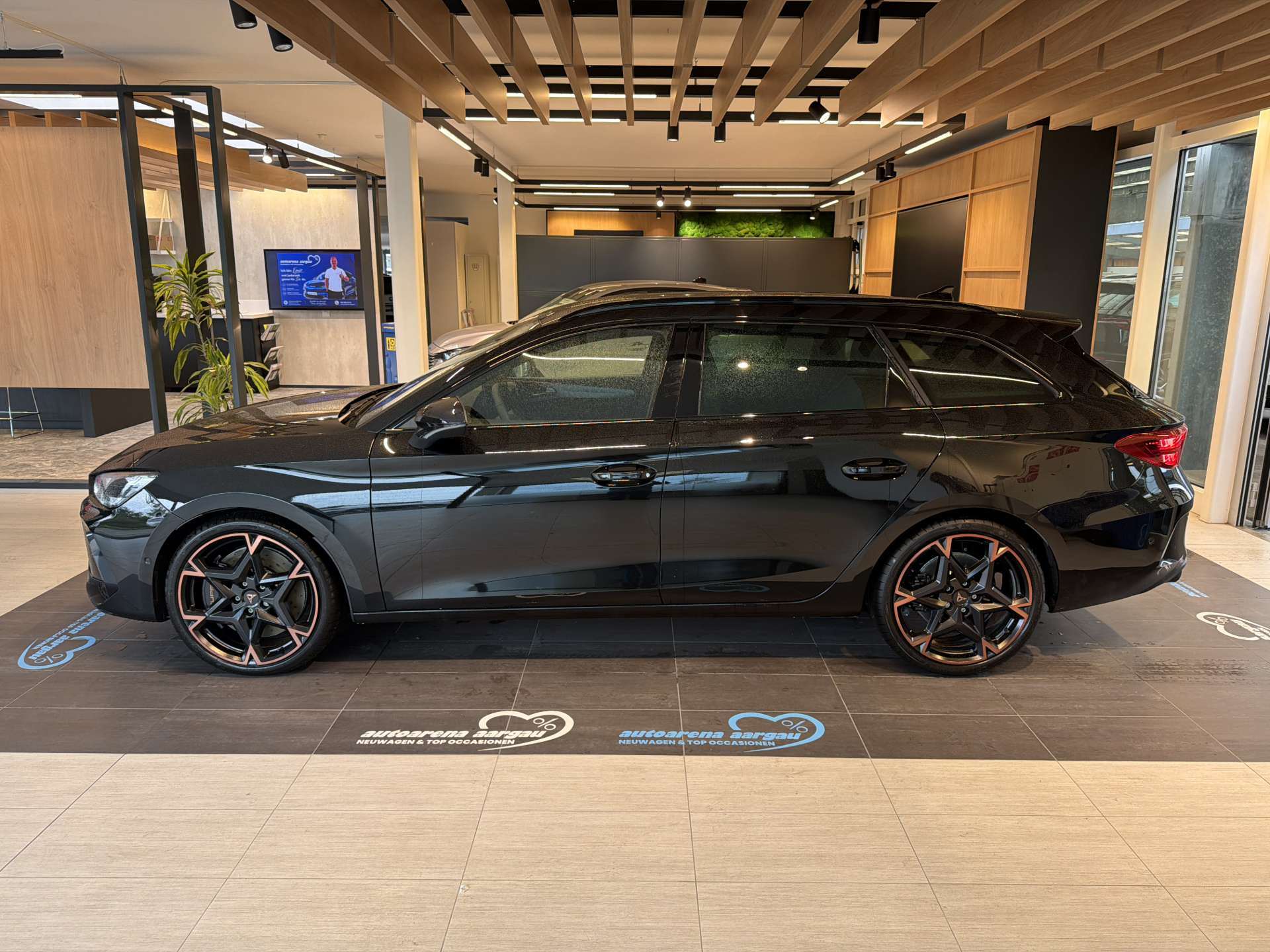 CUPRA LEON ST 2.0 TSi VZ 333PS 4Drive DSG-Automat-image-13