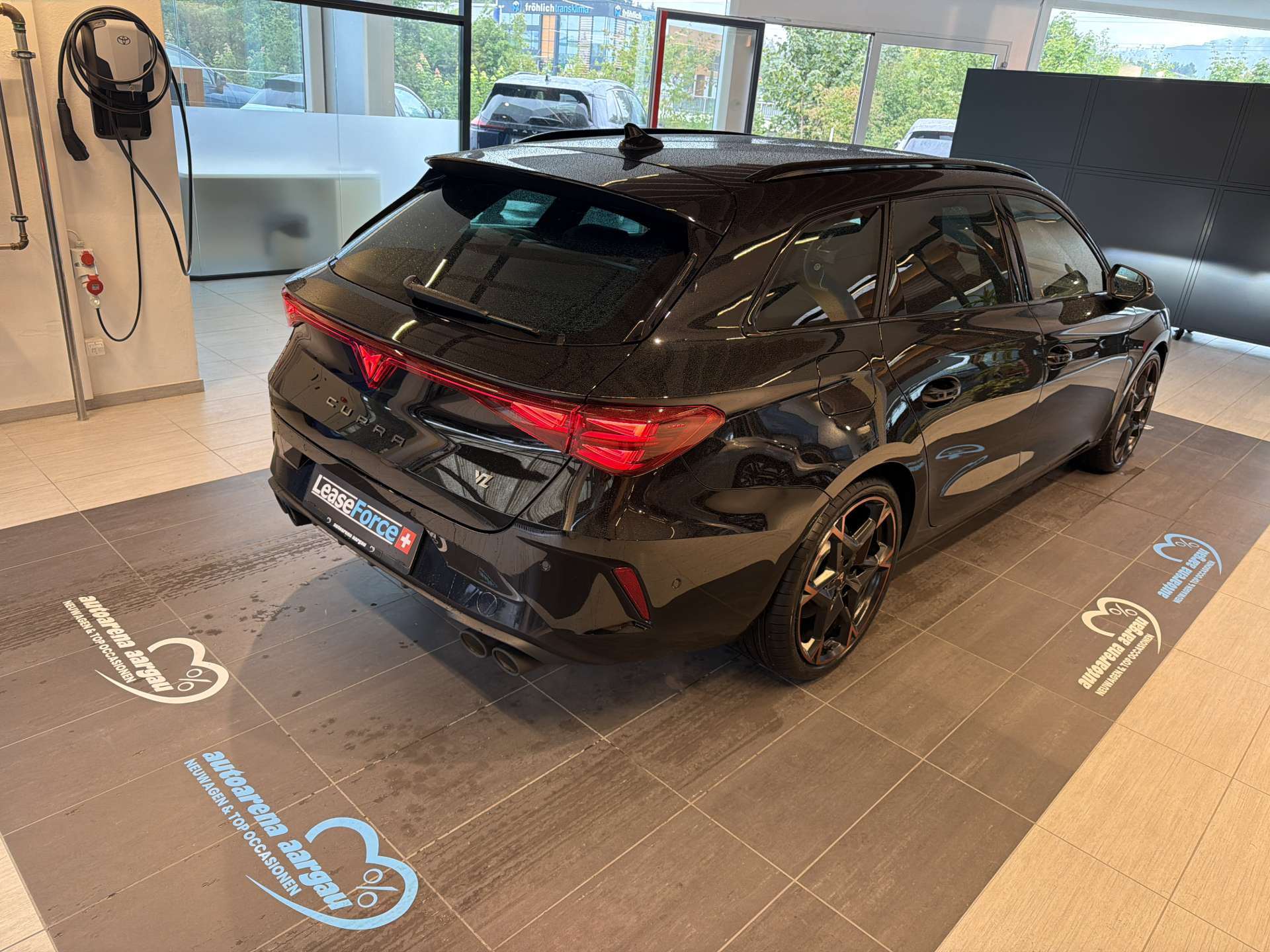 CUPRA LEON ST 2.0 TSi VZ 333PS 4Drive DSG-Automat-image-2
