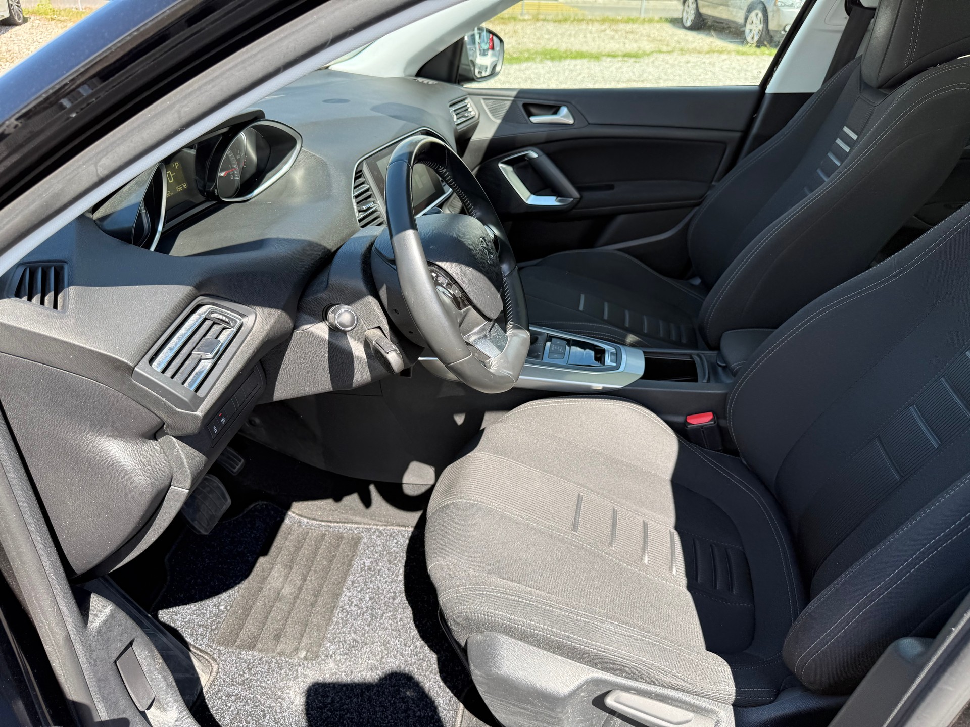 PEUGEOT 308 SW 1.2 THP Style Automatic-image-6