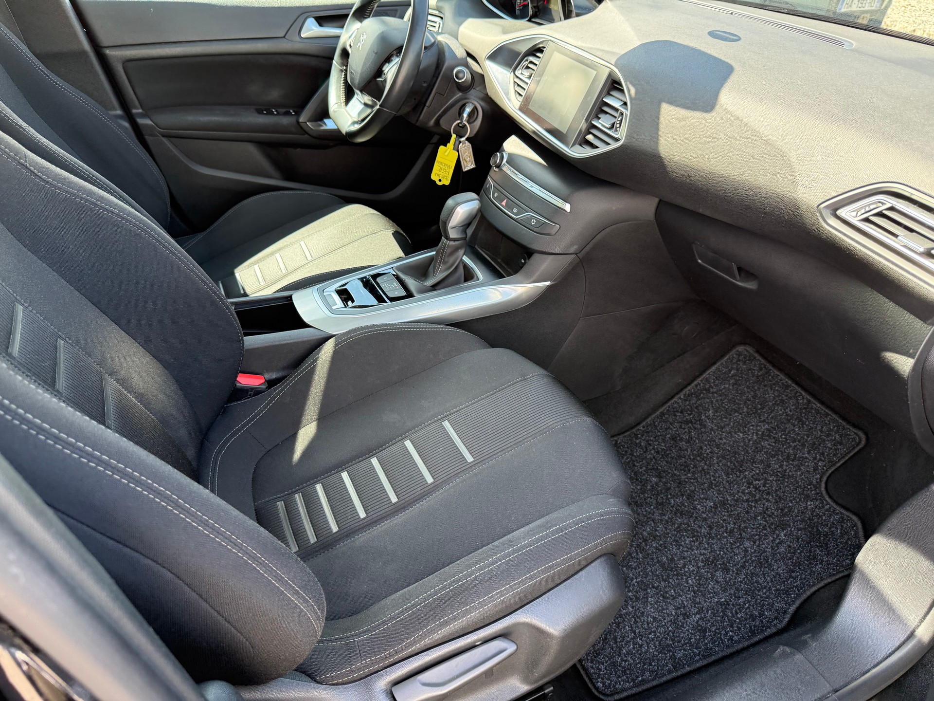 PEUGEOT 308 SW 1.2 THP Style Automatic-image-8
