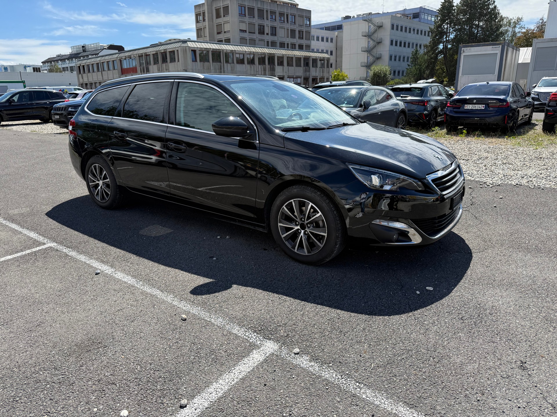 PEUGEOT 308 SW 1.2 THP Style Automatic-image-4