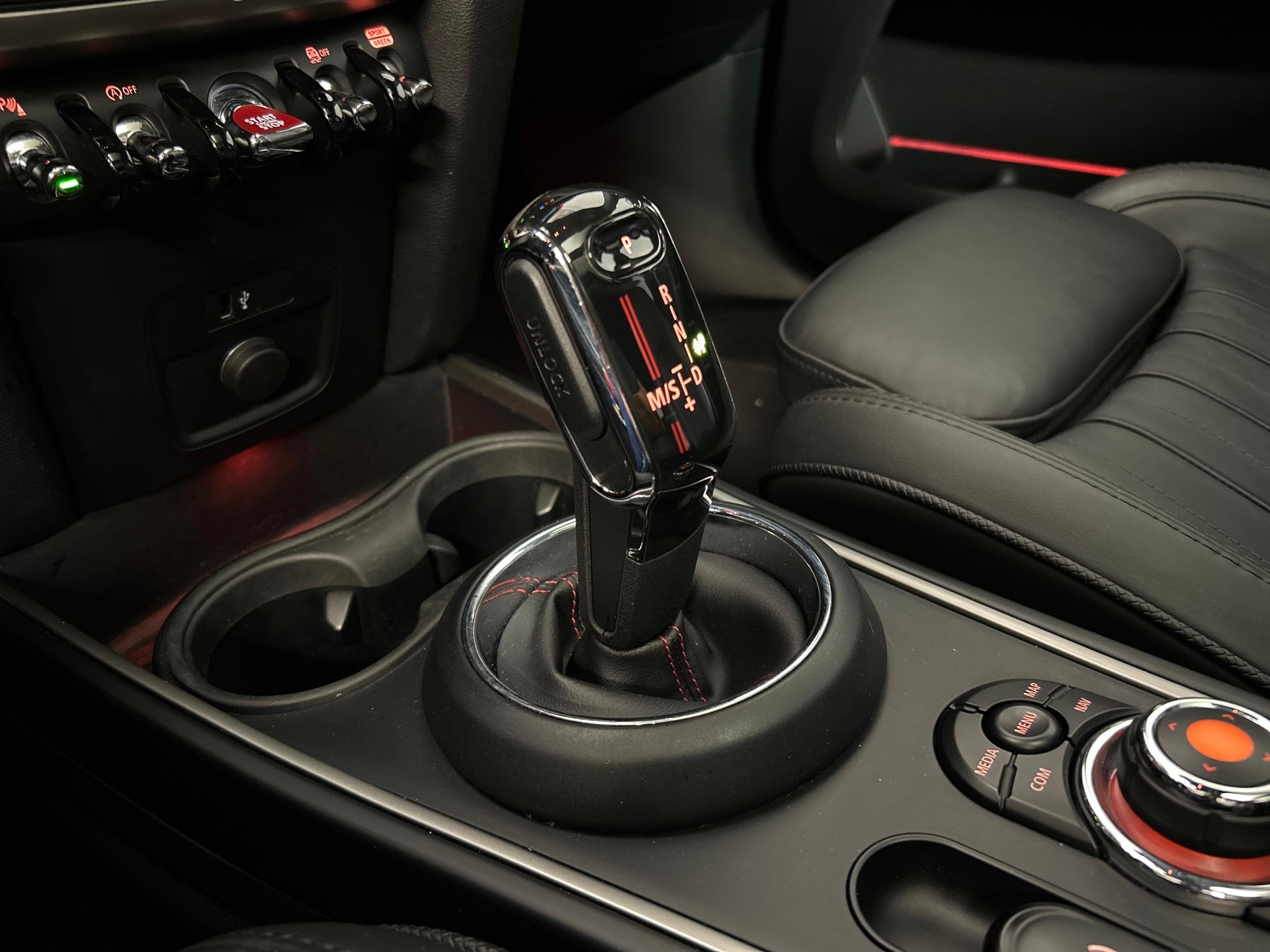 MINI Countryman F60 2.0i Cooper S SAG ALL4-image-14