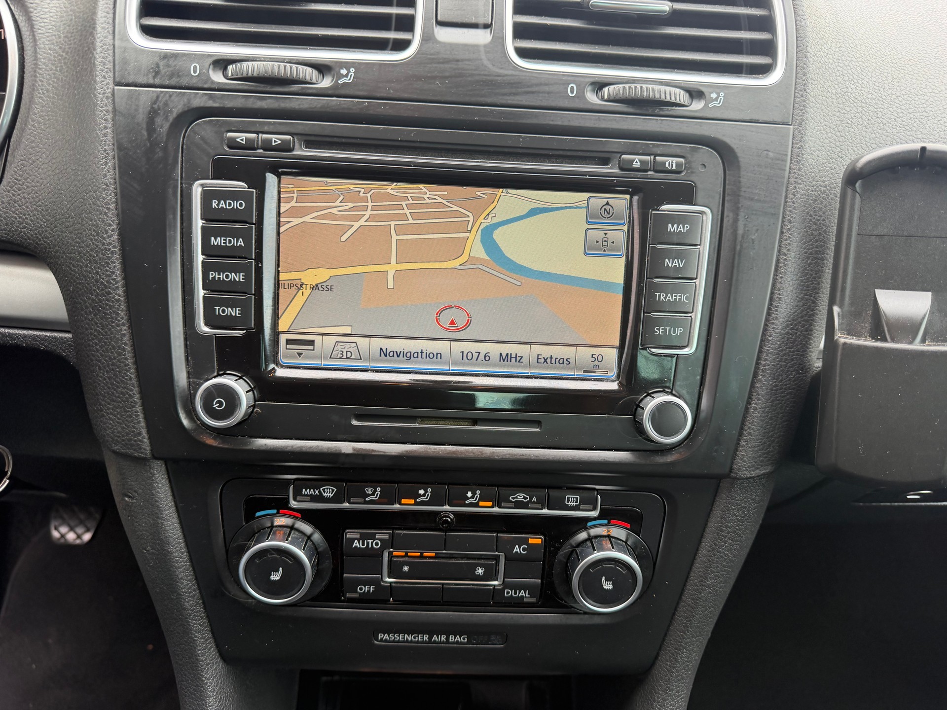VW Golf 1.4 TSI Highline ** Leder ** Navigation ** Klima-auto ** PDC V&H ** Tempomat ** B5a-image-6