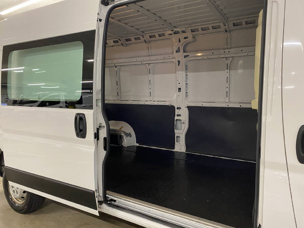 PEUGEOT Boxer Kaw. 335 L3H2 2.2 BlueHDi 140 PS Premium S/S-image-16