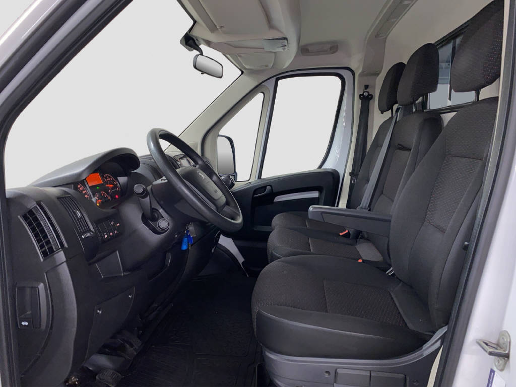 PEUGEOT Boxer Kaw. 335 L3H2 2.2 BlueHDi 140 PS Premium S/S-image-5