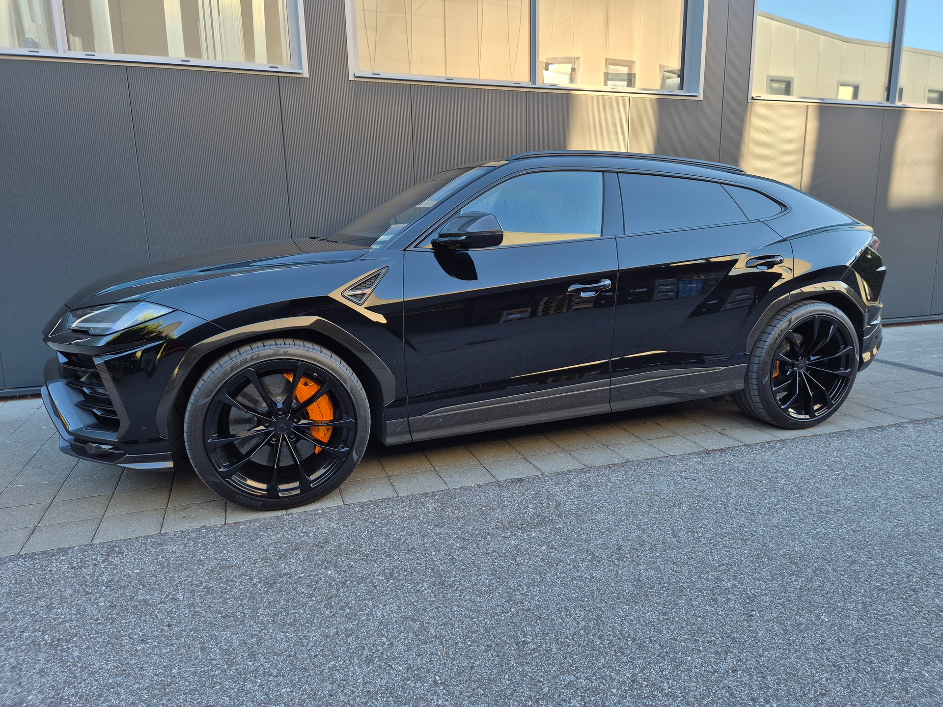 LAMBORGHINI Urus E-Gear-image-4
