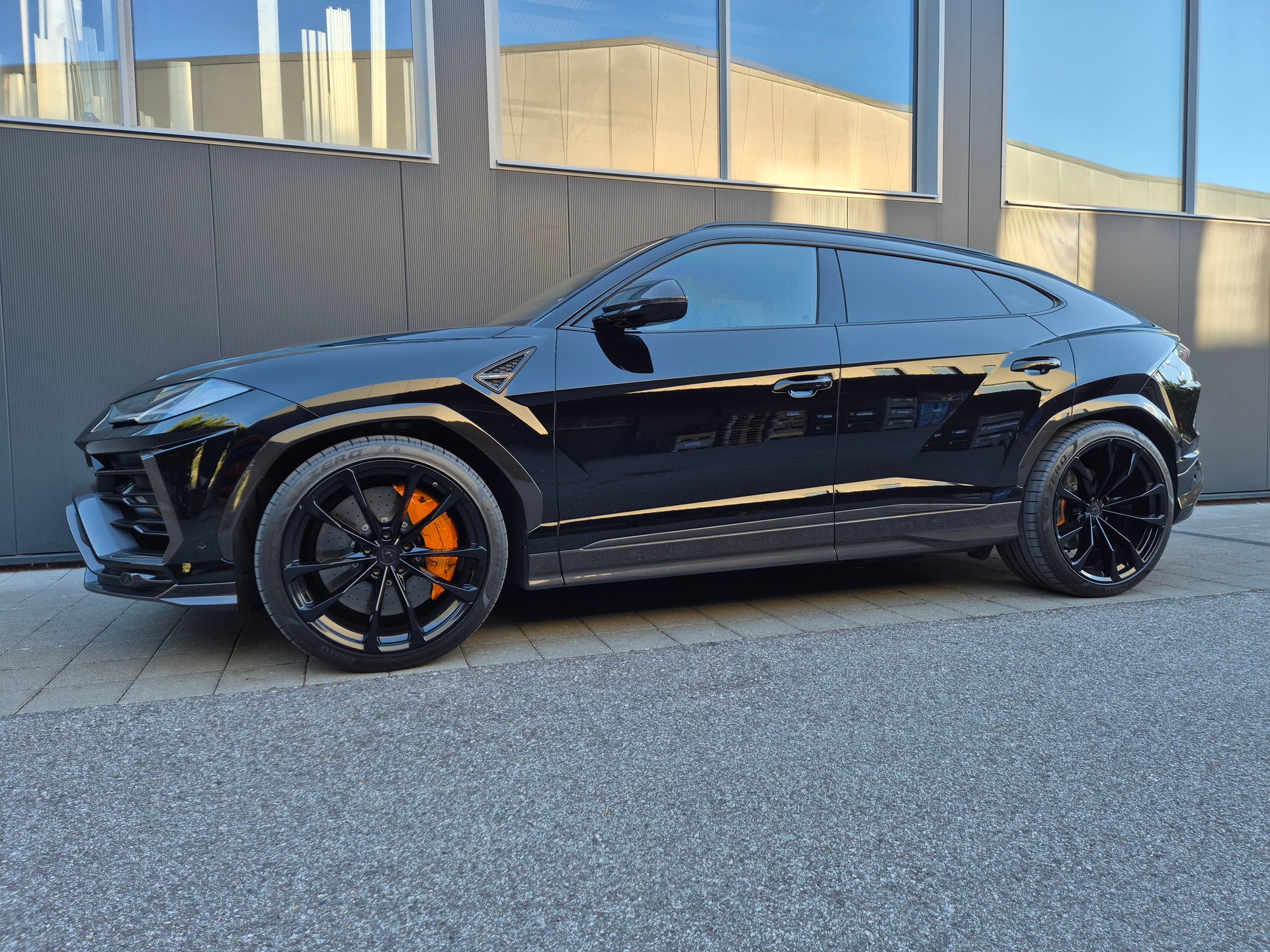 LAMBORGHINI Urus E-Gear-image-3