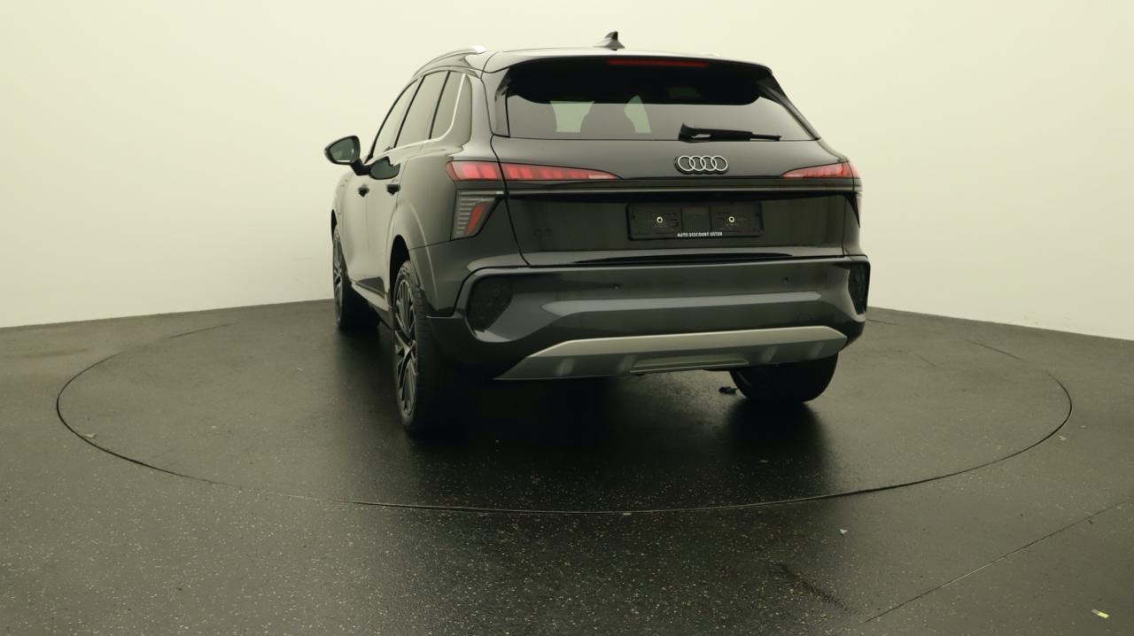 AUDI Q3 SUV e-hybrid 200 kW S tronic-image-3