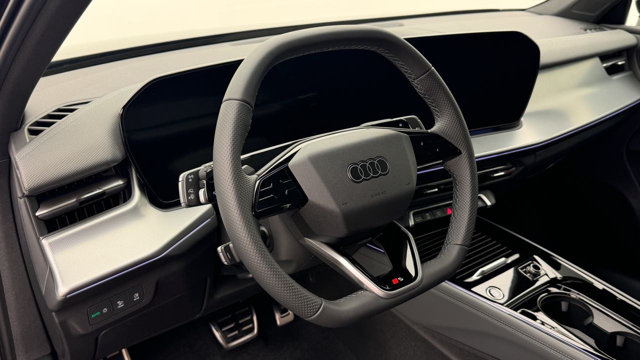 AUDI Q3 SUV e-hybrid 200 kW S tronic-image-6