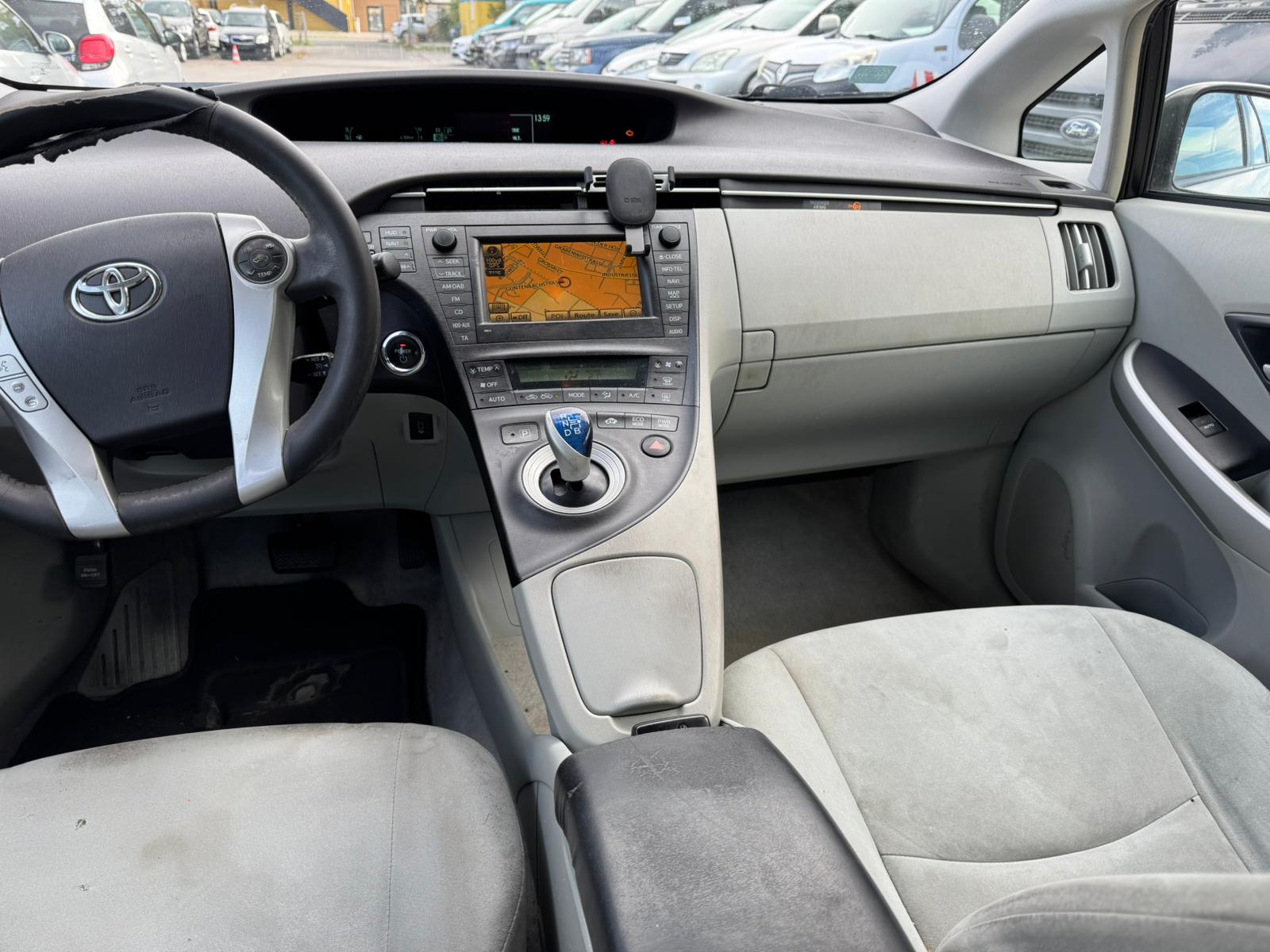 TOYOTA Prius 1.8 16V HSD Luna-image-10