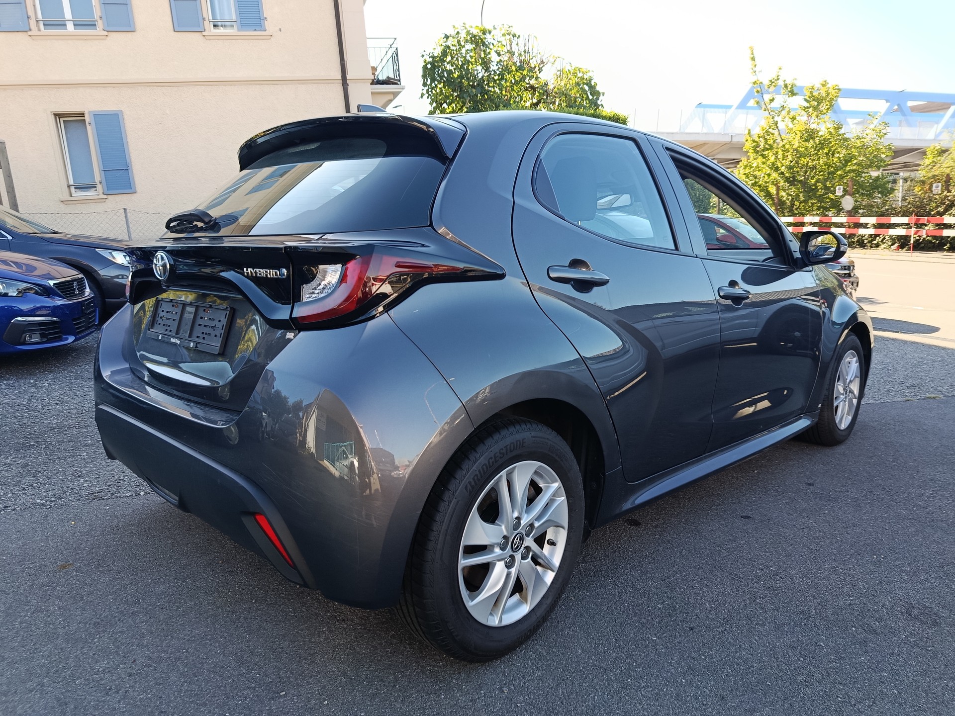 TOYOTA Yaris 1.5 Trend e-CVT-image-1