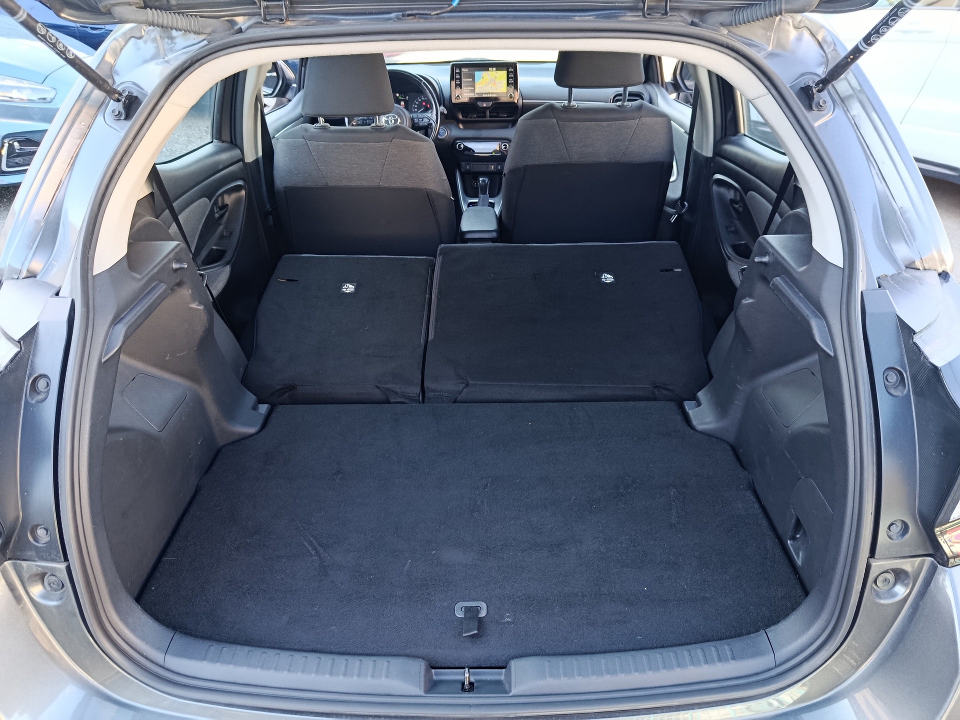 TOYOTA Yaris 1.5 Trend e-CVT-image-4