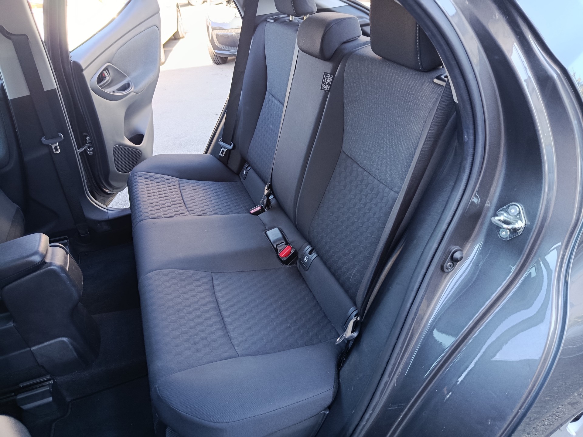 TOYOTA Yaris 1.5 Trend e-CVT-image-5