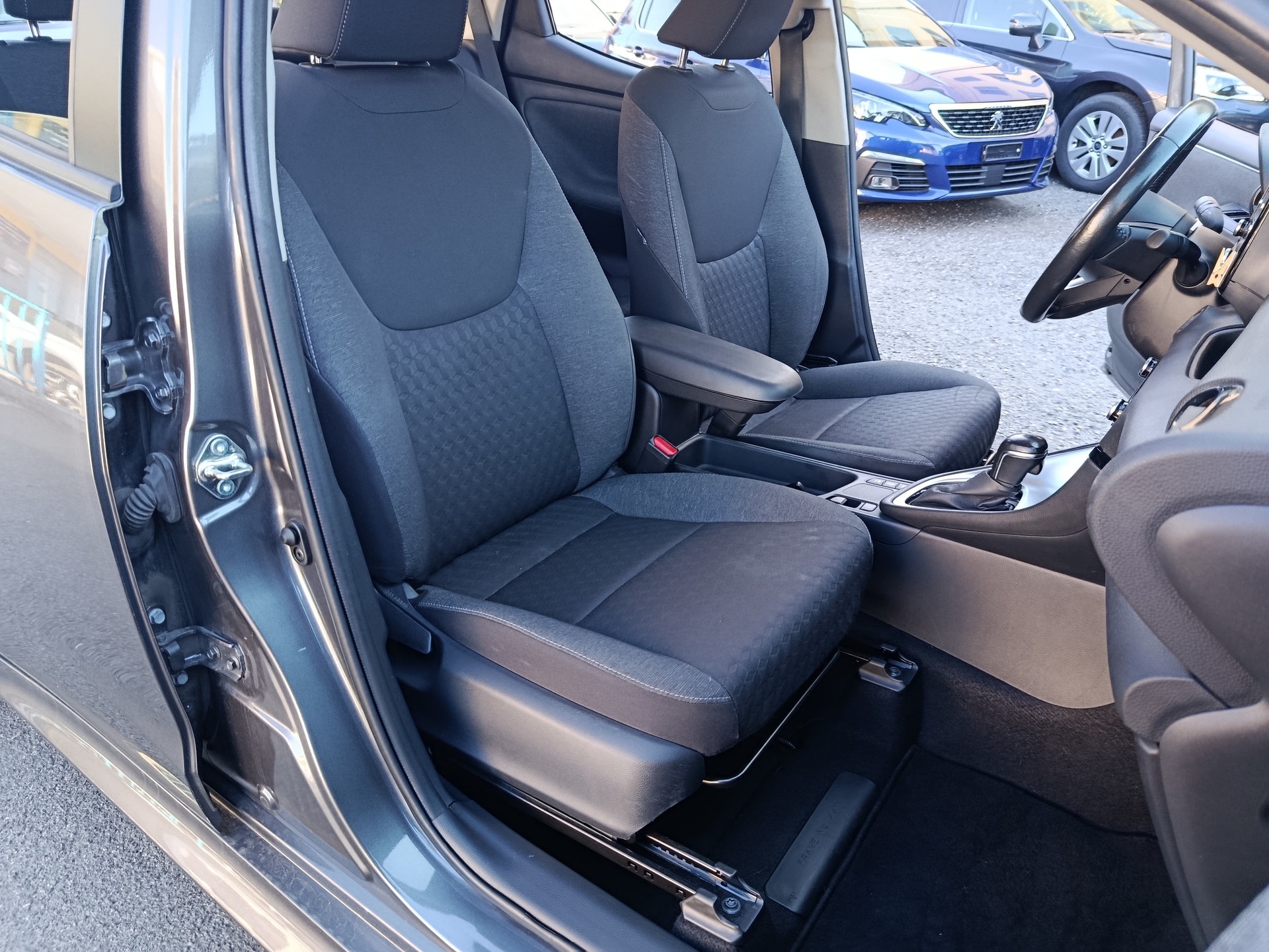 TOYOTA Yaris 1.5 Trend e-CVT-image-6